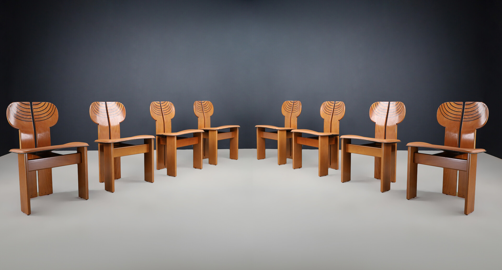 Afra & Tobia Scarpa for Maxalto Set of eight 'Africa' DiningChairs in Walnut, cognac brown Leather and Brass Italy 1975. Late-20th century