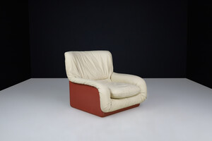 Ammannati & Vitelli for Rossi di Albizzate Fiberglas and Leather Lounge Chair Italy 1970s Late-20th century