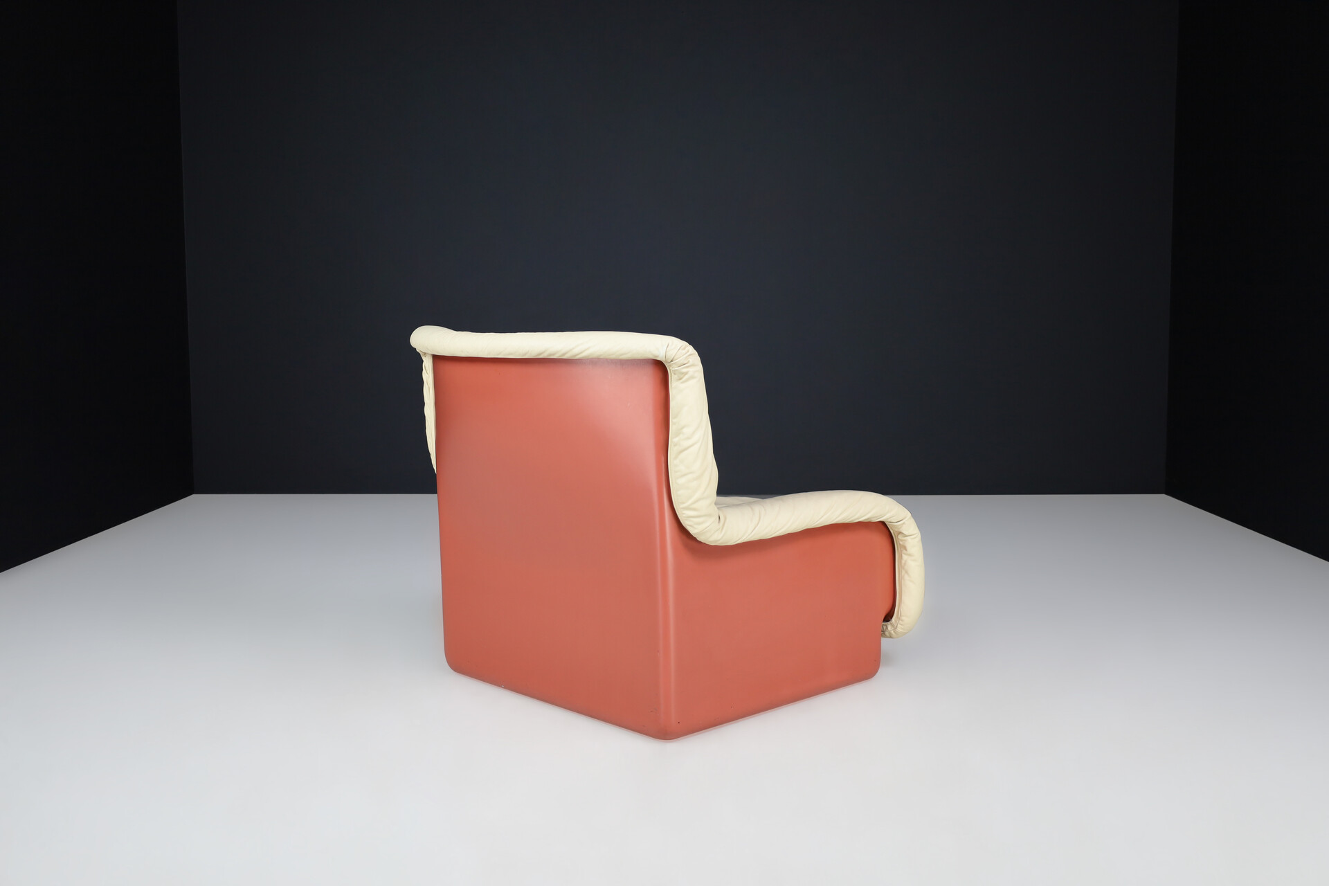 Ammannati & Vitelli for Rossi di Albizzate Fiberglas and Leather Lounge Chair Italy 1970s Late-20th century