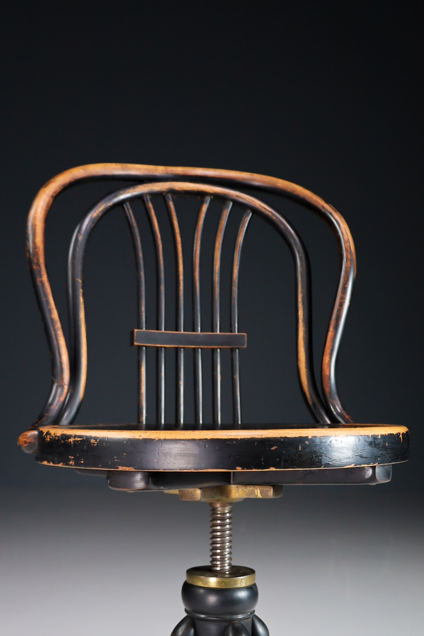 Chairs - Items by category - European ANTIQUES & DECORATIVE