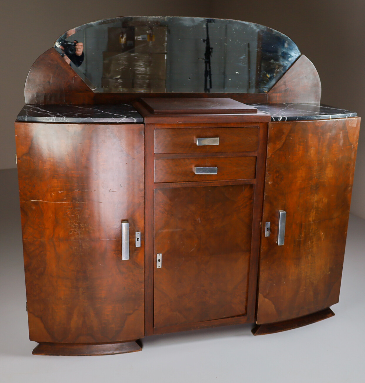 Weven Omgaan met Augment Art-Deco dressoir in Walnut Vienna 1930s ( need some restoration !!) 20th  century - Art deco - Items by category - European ANTIQUES & DECORATIVE