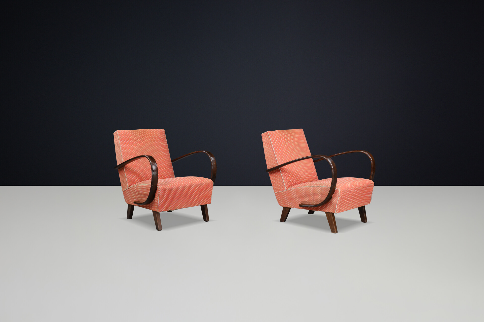 Art deco Jindrich Halabala Patinated Armchairs with Original Upholstery, 1940s Mid-20th century