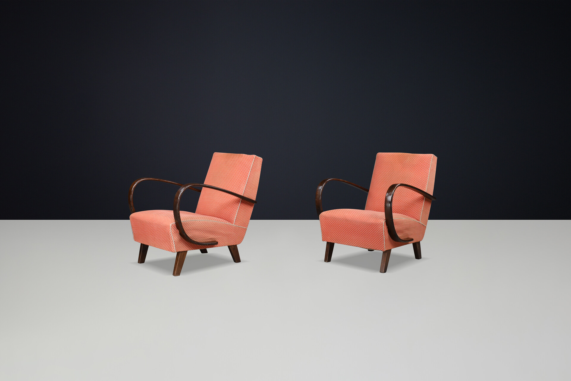 Art deco Jindrich Halabala Patinated Armchairs with Original Upholstery, 1940s Mid-20th century