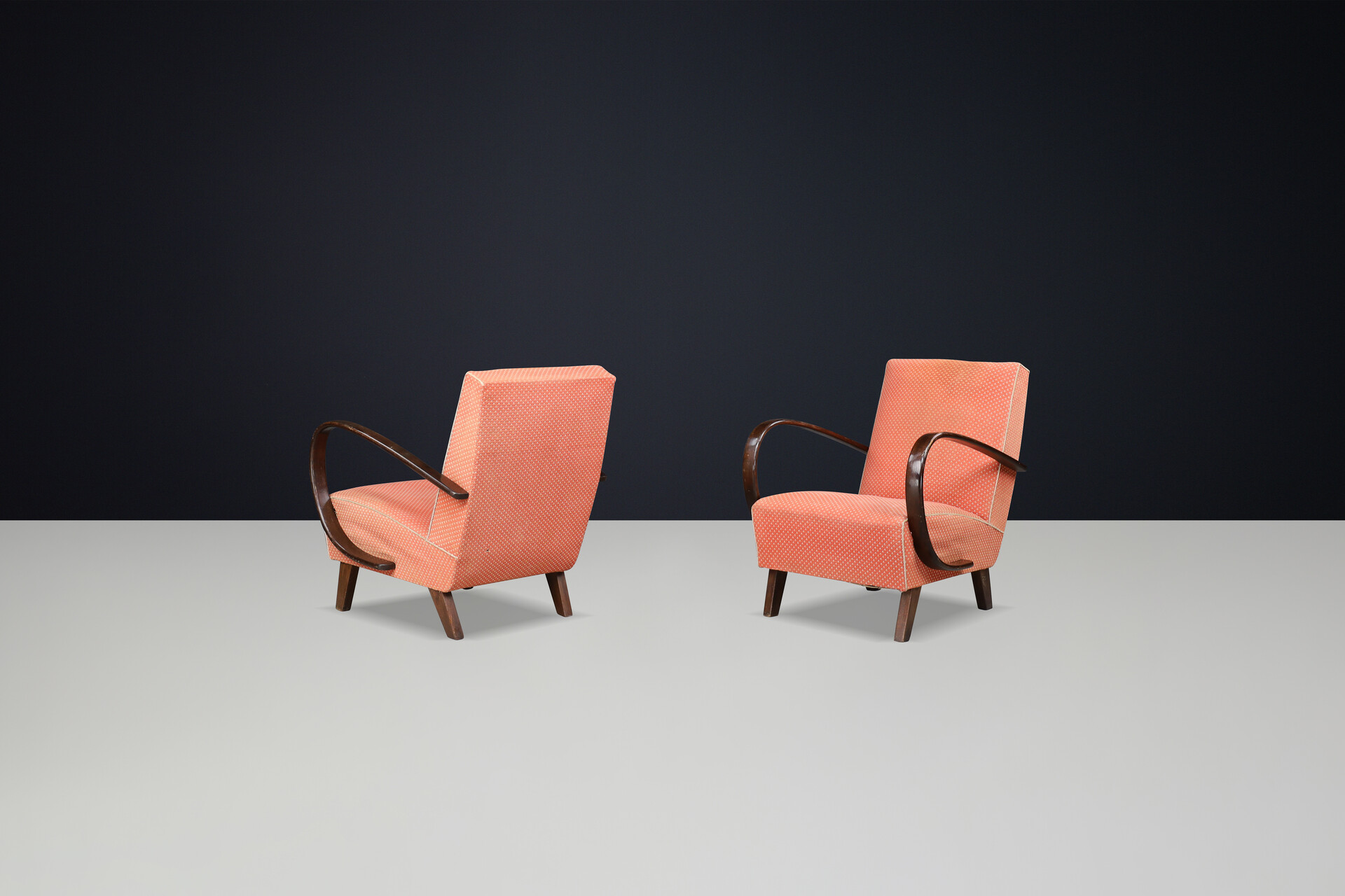 Art deco Jindrich Halabala Patinated Armchairs with Original Upholstery, 1940s Mid-20th century