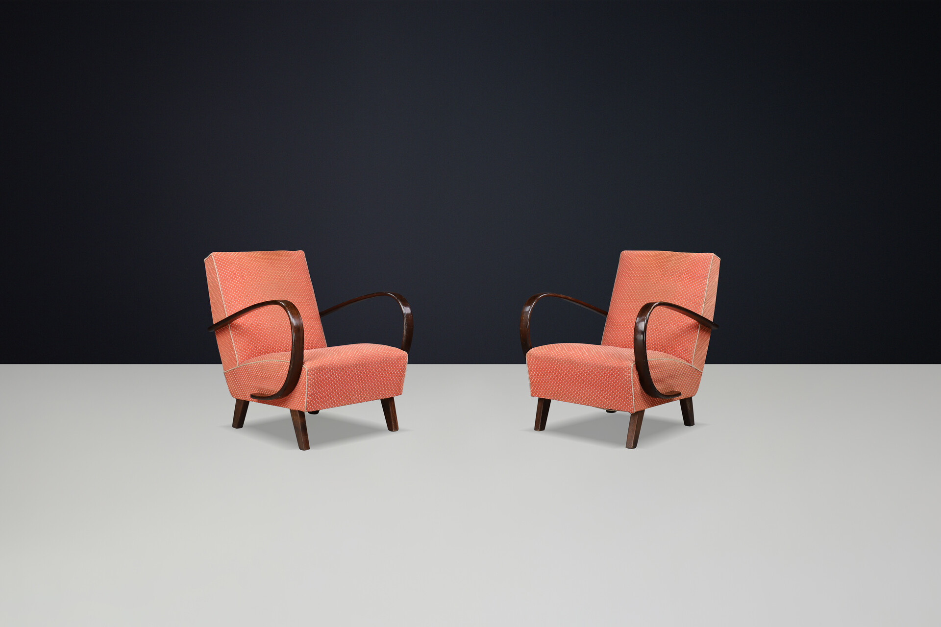 Art deco Jindrich Halabala Patinated Armchairs with Original Upholstery, 1940s Mid-20th century