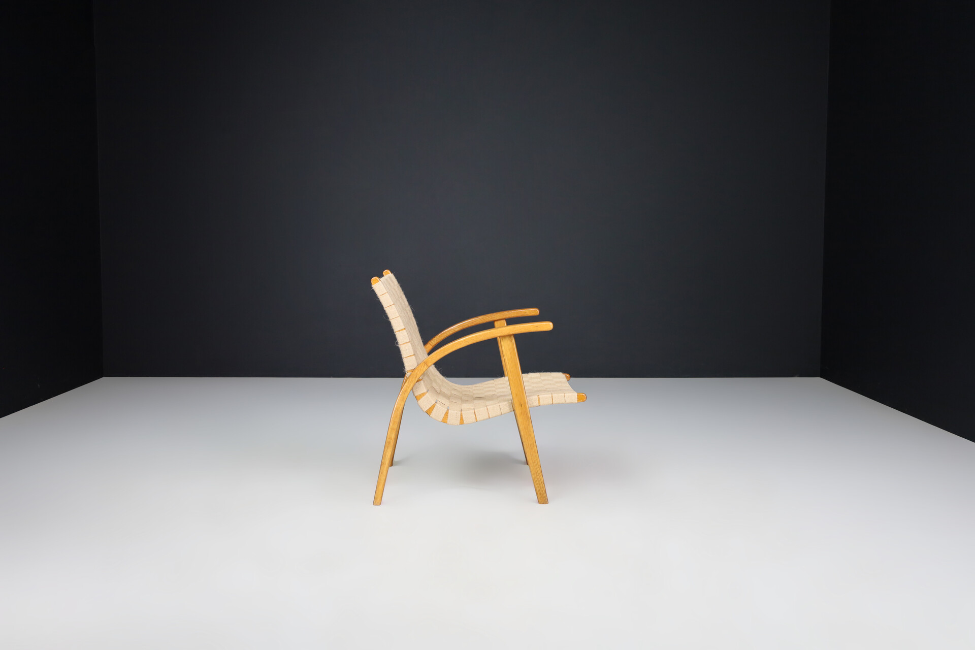 Bauhaus Jan Vanek Easy Chair in Oak Bentwood and Canvas, Praque 1930s Mid-20th century