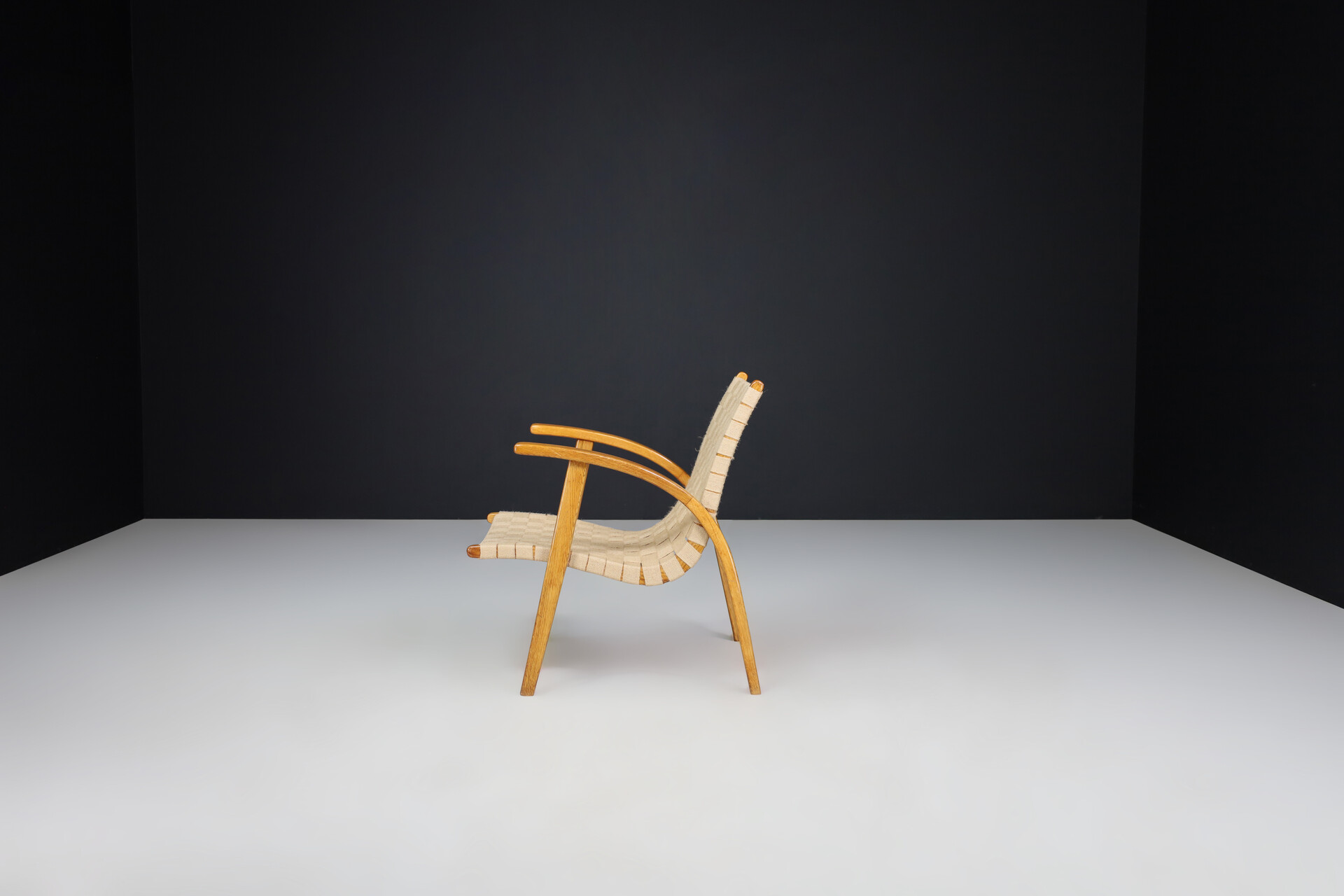 Bauhaus Jan Vanek Easy Chair in Oak Bentwood and Canvas, Praque 1930s Mid-20th century