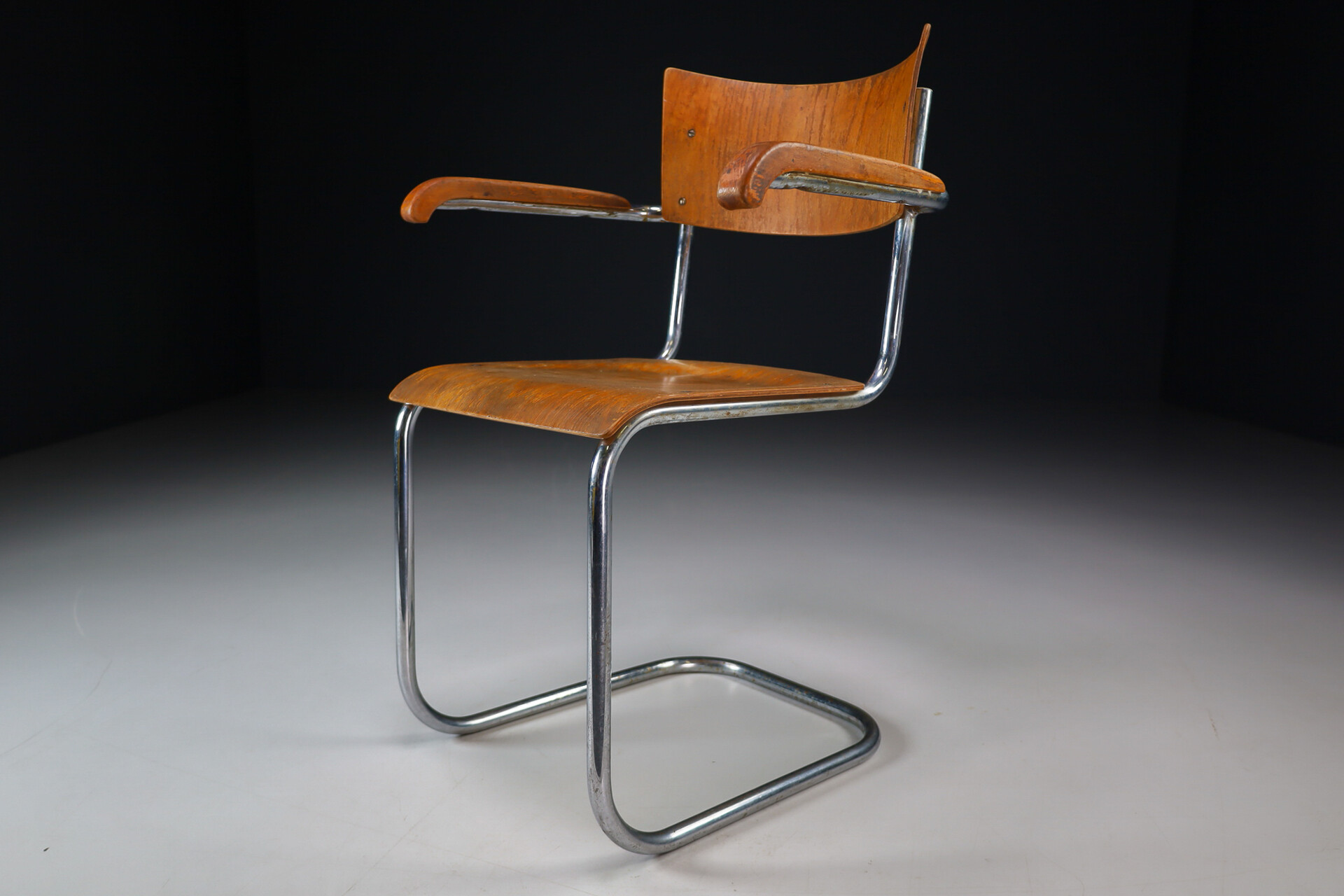 Tubular discount chair bauhaus