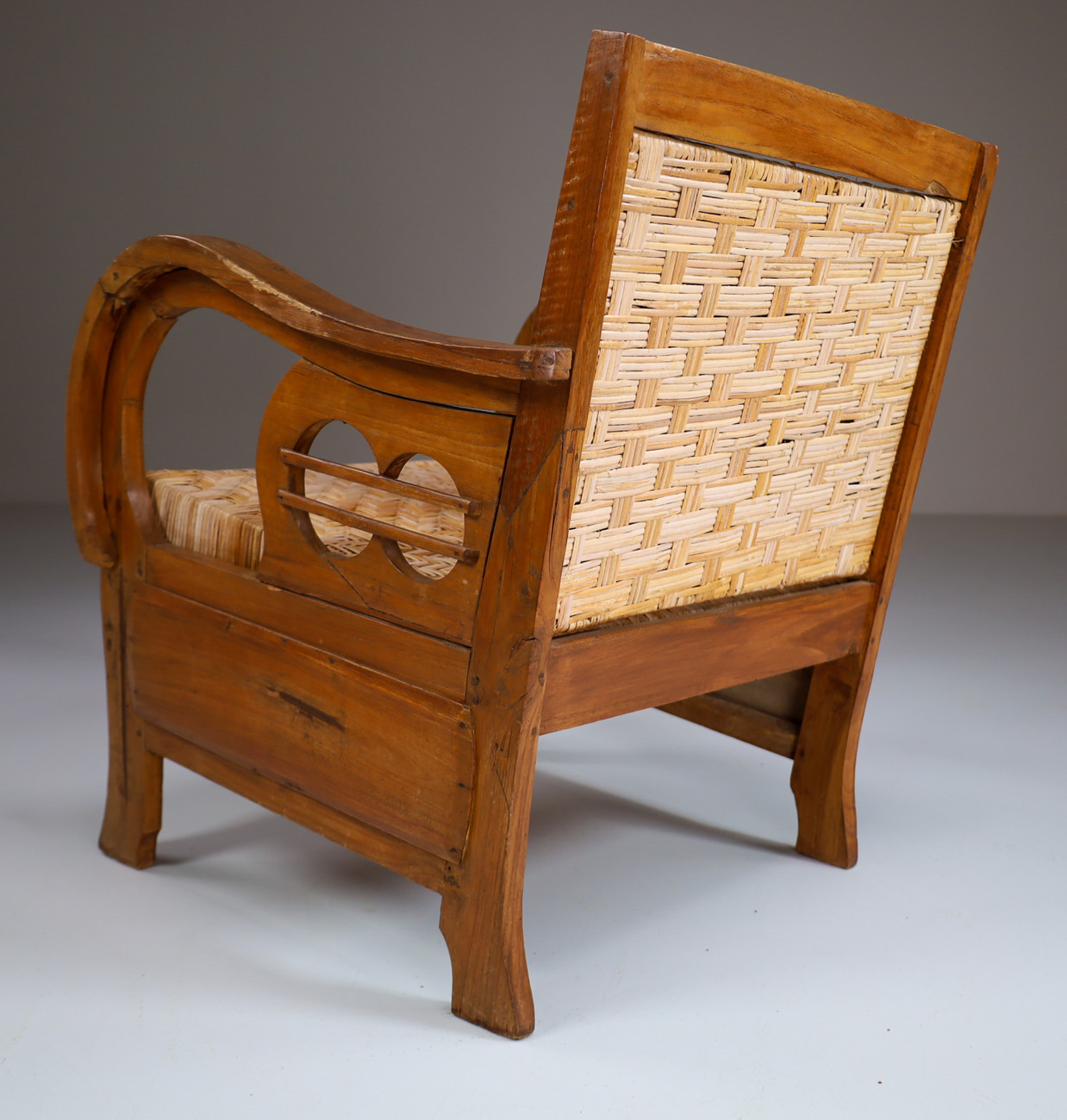 British Colonial Rattan and Wood Art Deco Lounge Chair, India 1920s Early-20th century