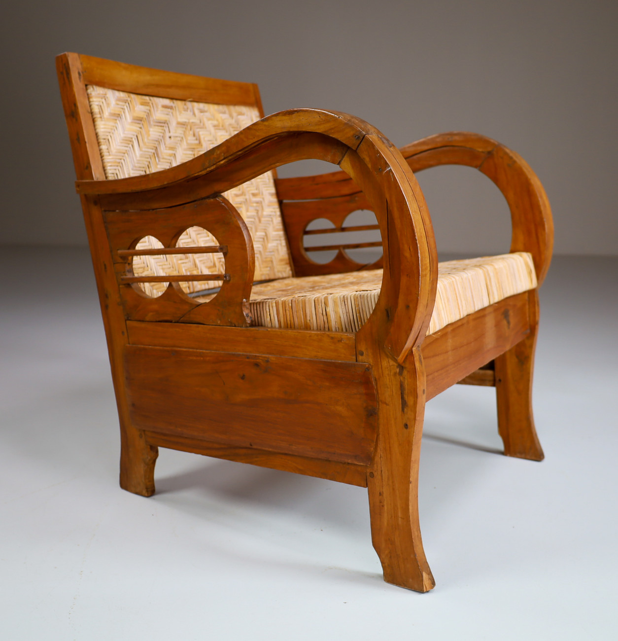 British Colonial Rattan and Wood Art Deco Lounge Chair, India 1920s Early-20th century