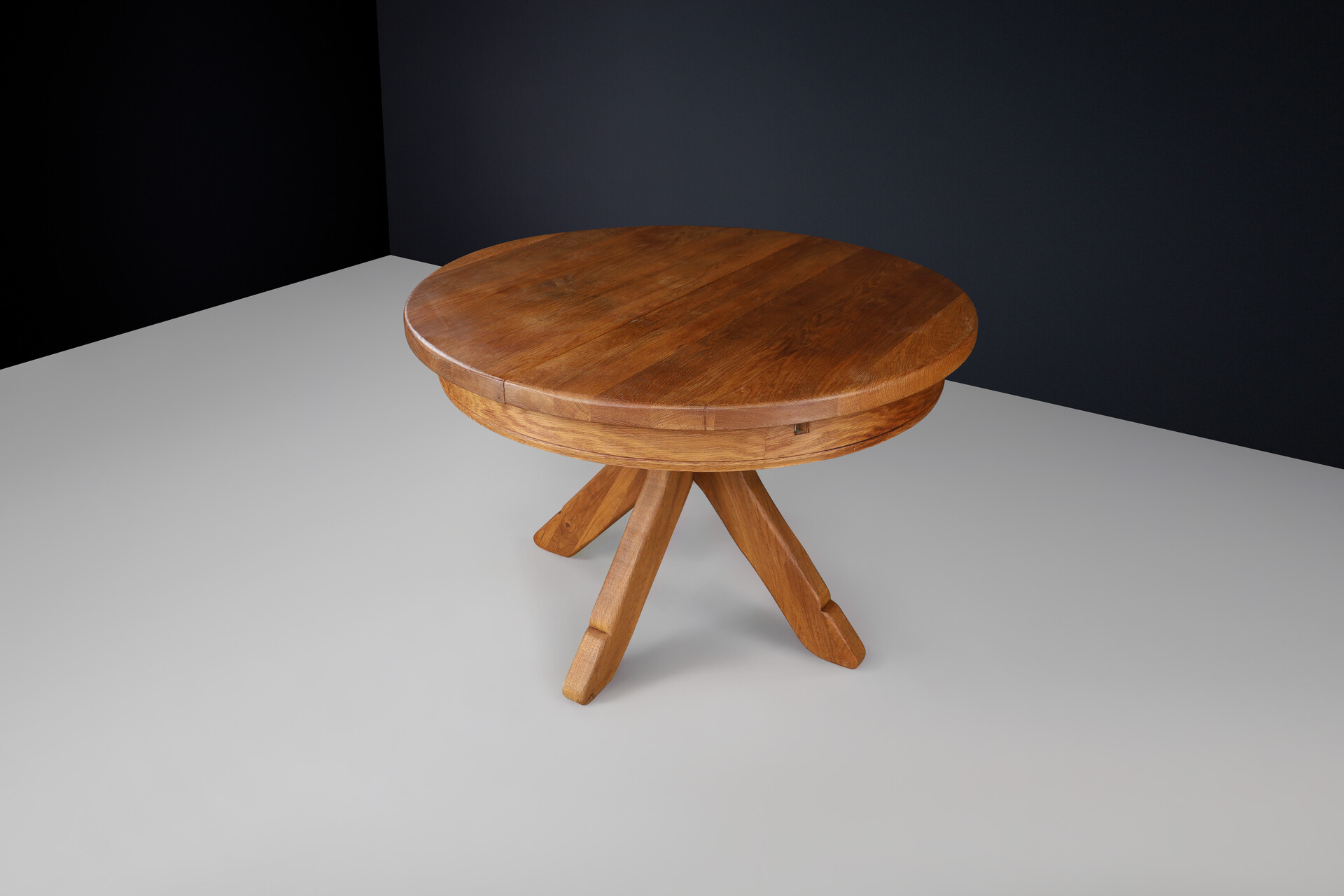 Brutalist Kunstmeubelen De Puydt Solid Round Rustic Oak Pedestal Table, Belgium 1970s Late-20th century