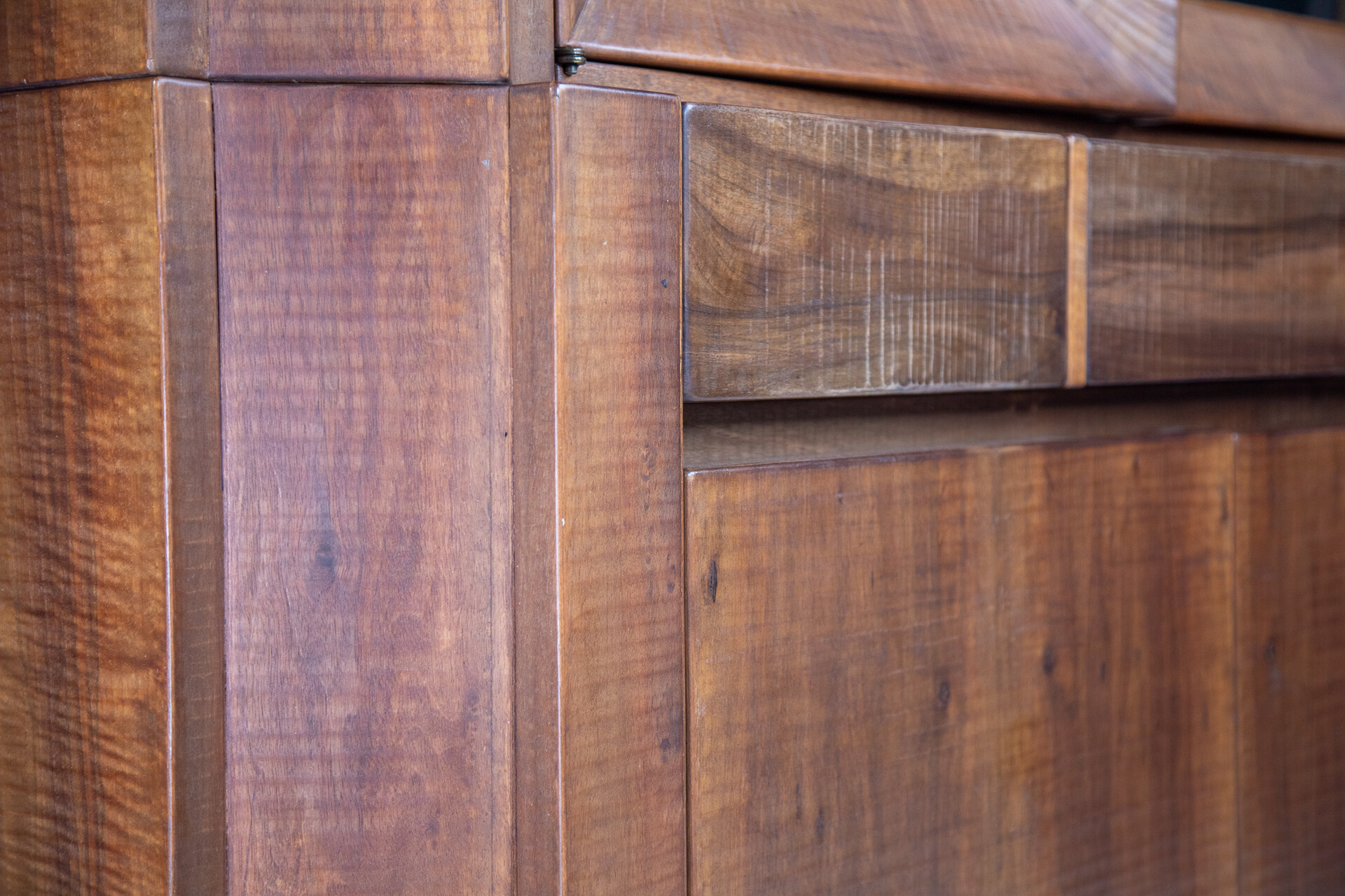 Brutalist Modern Giuseppe Rivadossi Tall Glazed Cabinet in Walnut, Italy 1970s Mid-20th century