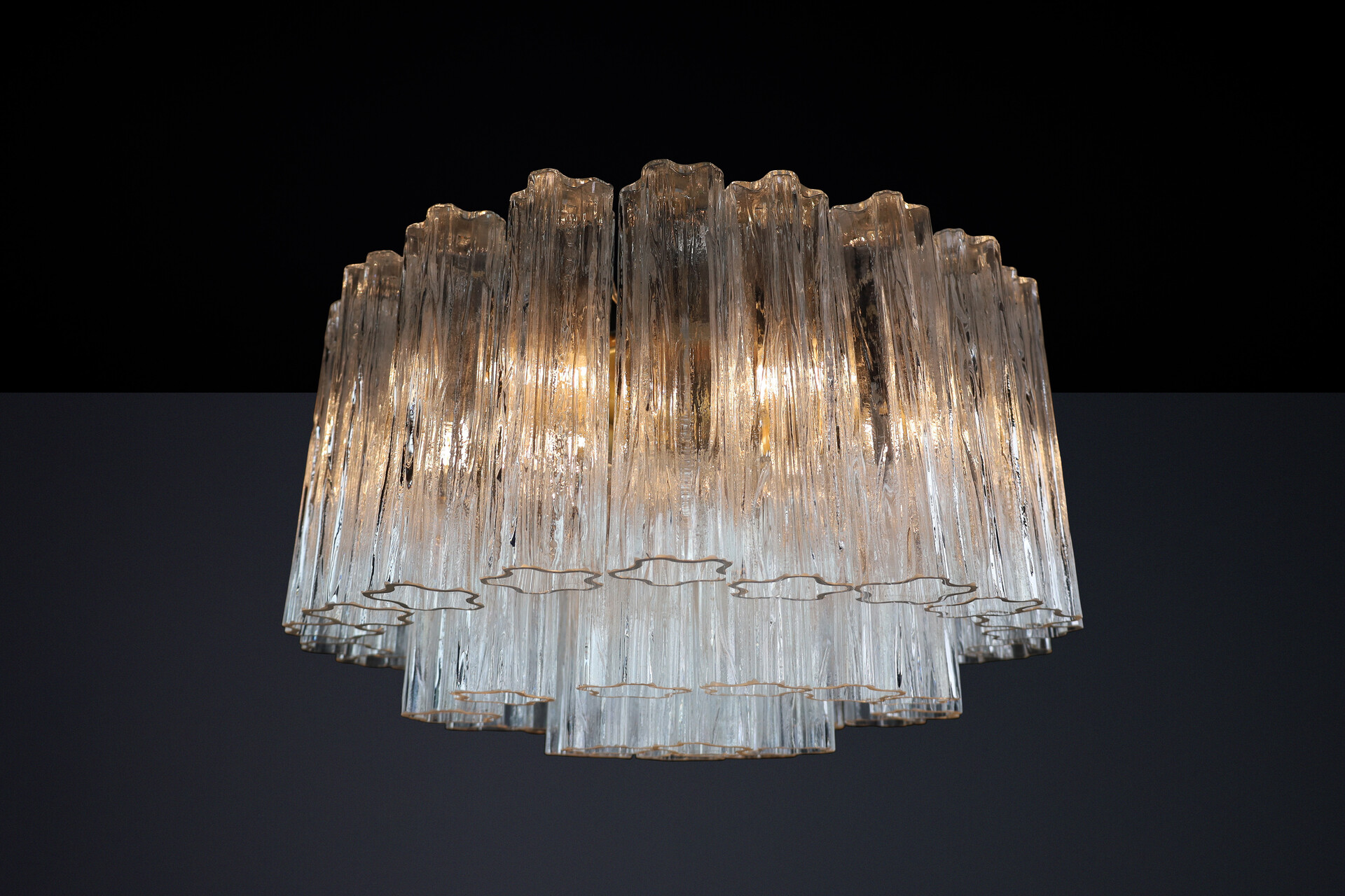 Large Mid-Century Venini Chandelier featuring Murano ice glass, Italy, 1960s. Mid-20th century