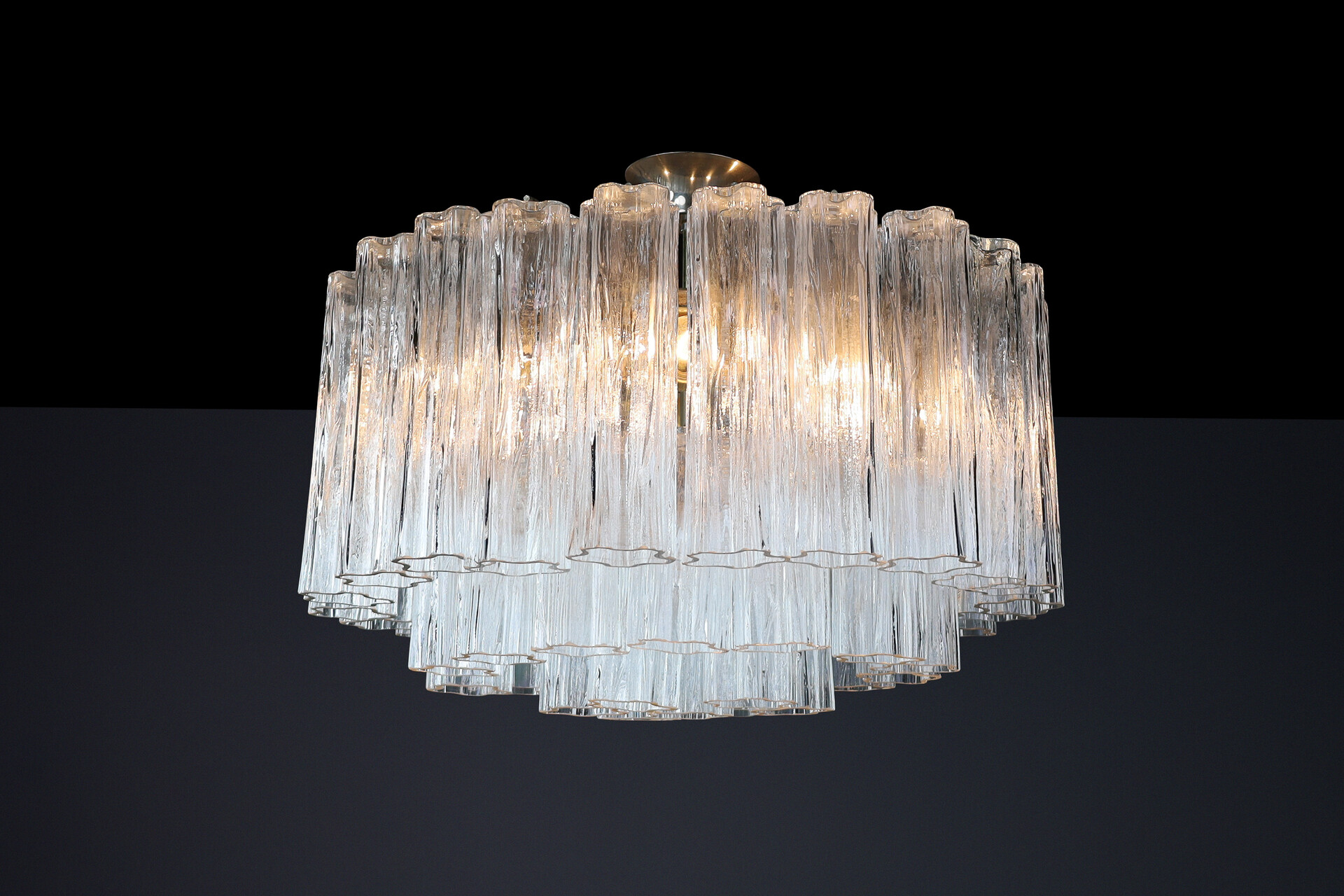 Large Mid-Century Venini Chandelier featuring Murano ice glass, Italy, 1960s. Mid-20th century