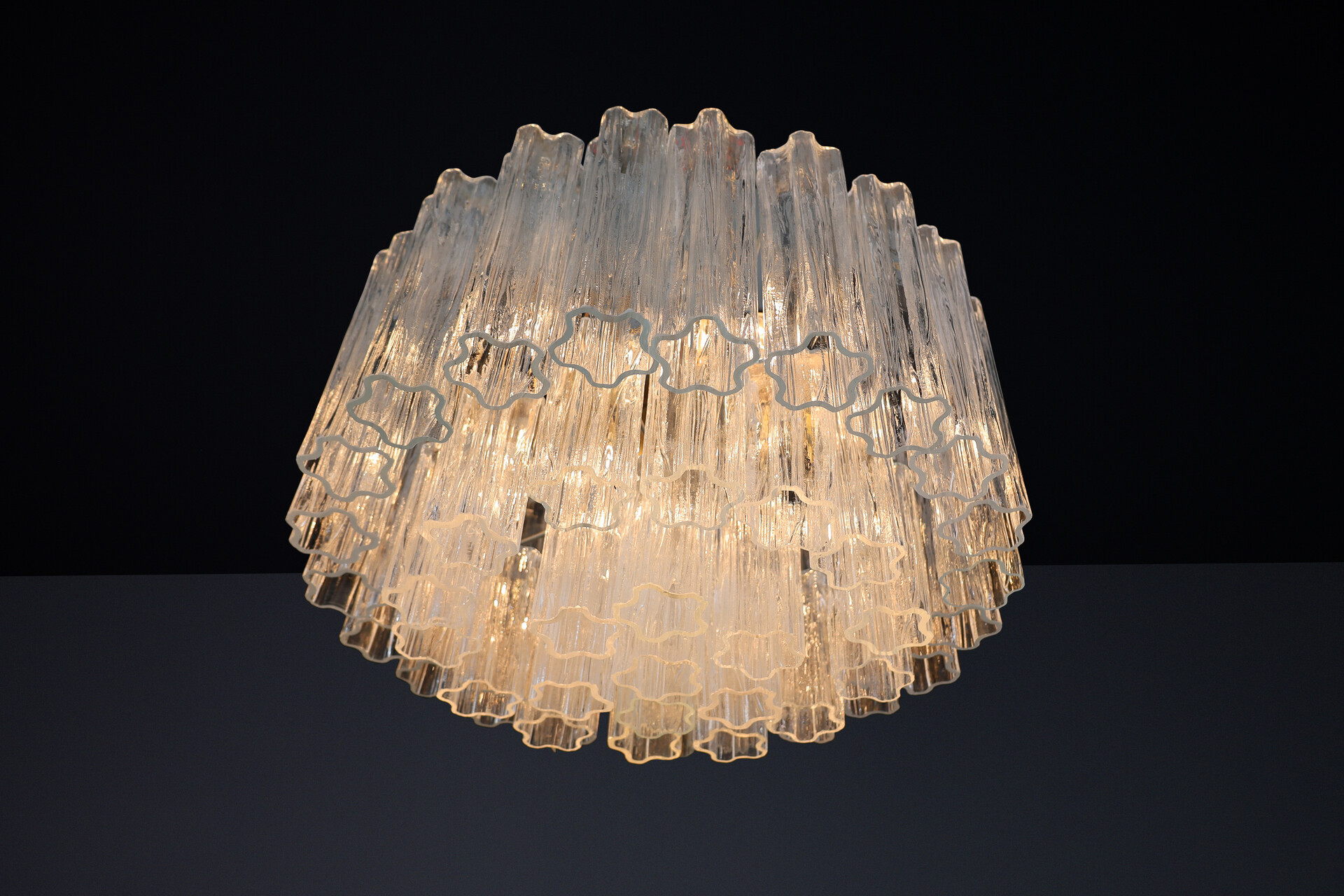 Large Mid-Century Venini Chandelier featuring Murano ice glass, Italy, 1960s. Mid-20th century