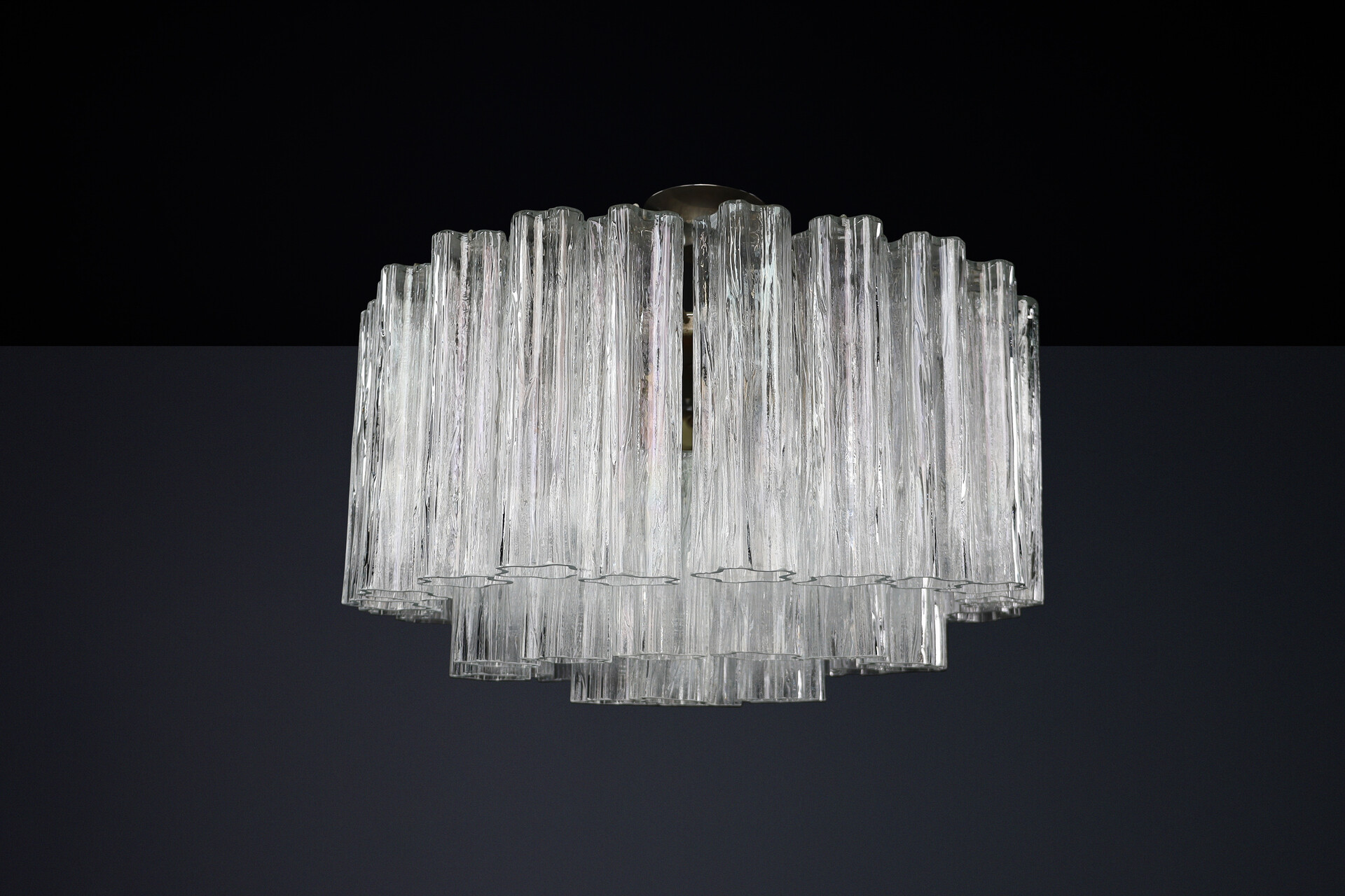 Large Mid-Century Venini Chandelier featuring Murano ice glass, Italy, 1960s. Mid-20th century