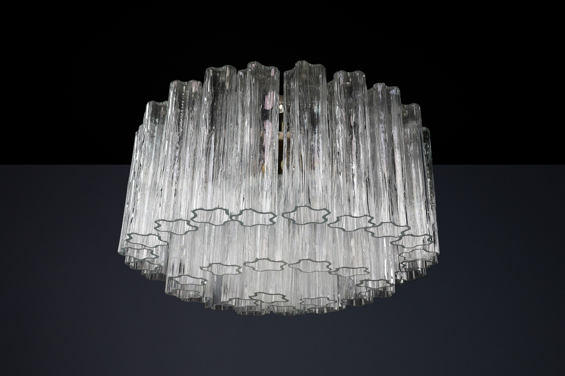 Large Mid-Century Venini Chandelier featuring Murano ice glass, Italy, 1960s. Mid-20th century