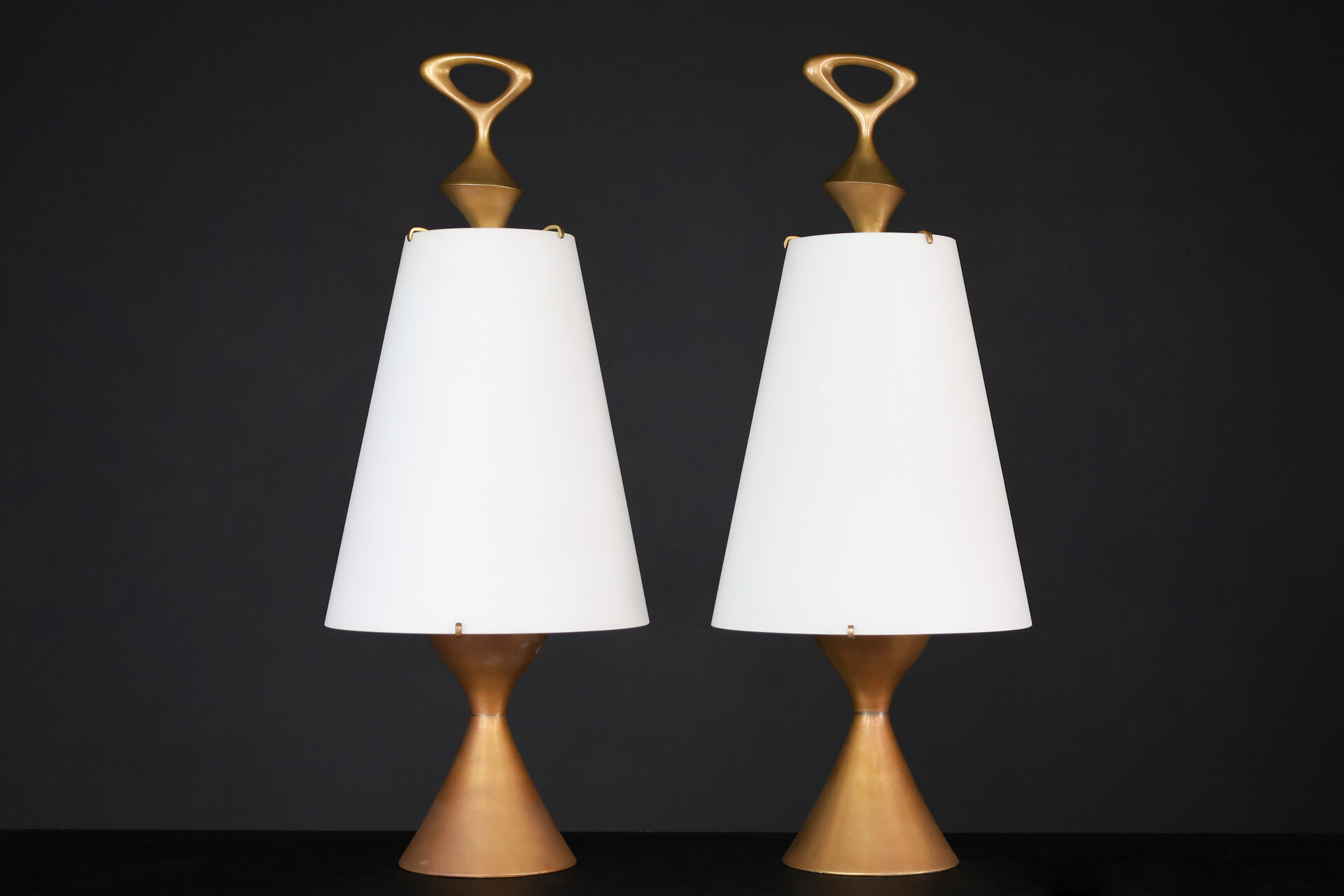 Max Ingrand for Fontana Arte pair of two Patinated Brass table lamps Italy 1956 Mid-20th century