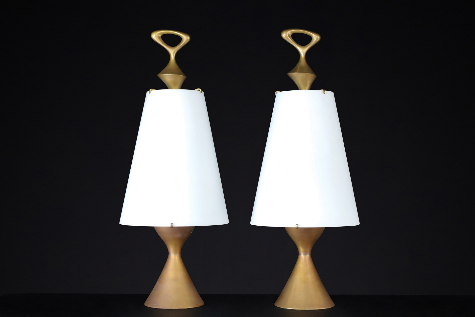 Max Ingrand for Fontana Arte pair of two Patinated Brass table lamps Italy 1956 Mid-20th century