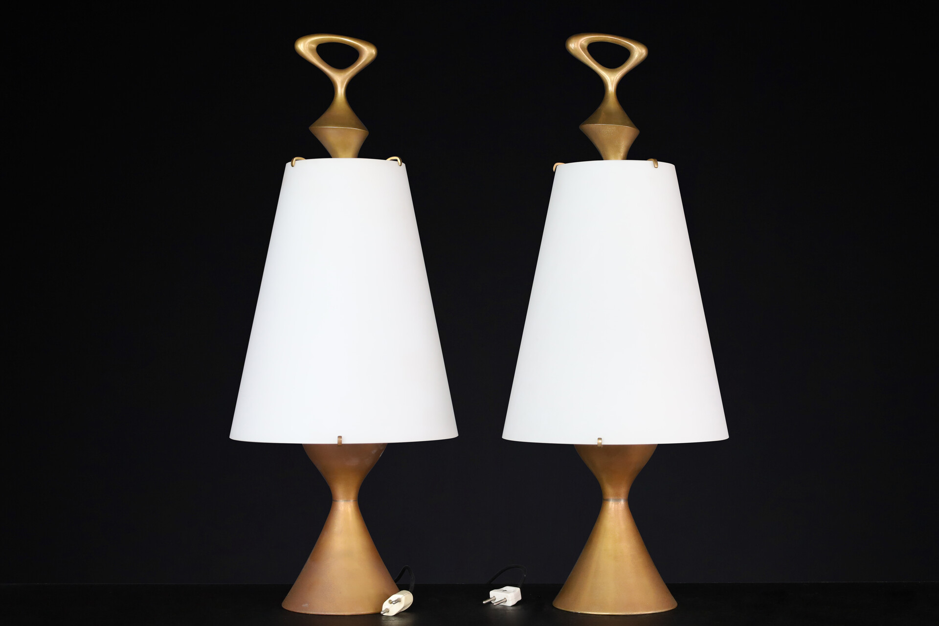 Max Ingrand for Fontana Arte pair of two Patinated Brass table lamps Italy 1956 Mid-20th century