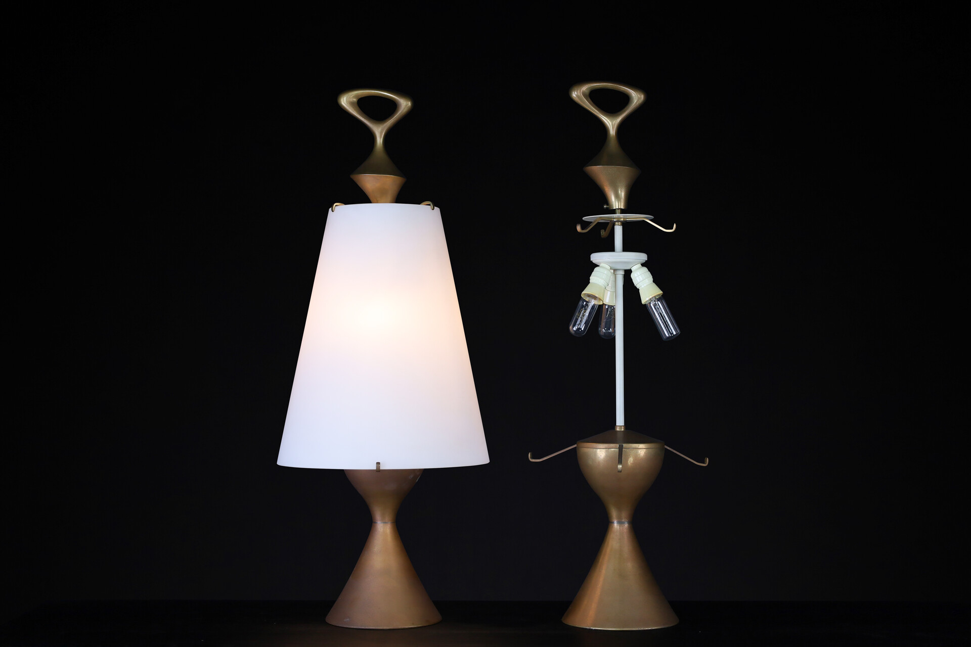 Max Ingrand for Fontana Arte pair of two Patinated Brass table lamps Italy 1956 Mid-20th century