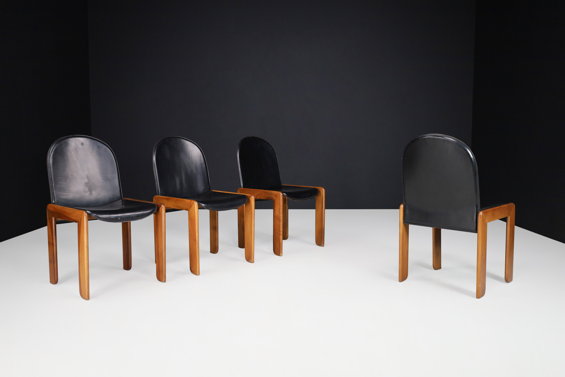 Mid century modern Afra & Tobia Scarpa Dining Chairs in leather and walnut, italy 1960s Mid-20th century