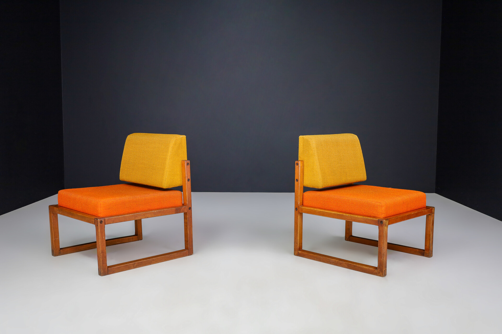 Mid century modern André Sornay Lounge chairs beech and fabric, France 1960s Mid-20th century