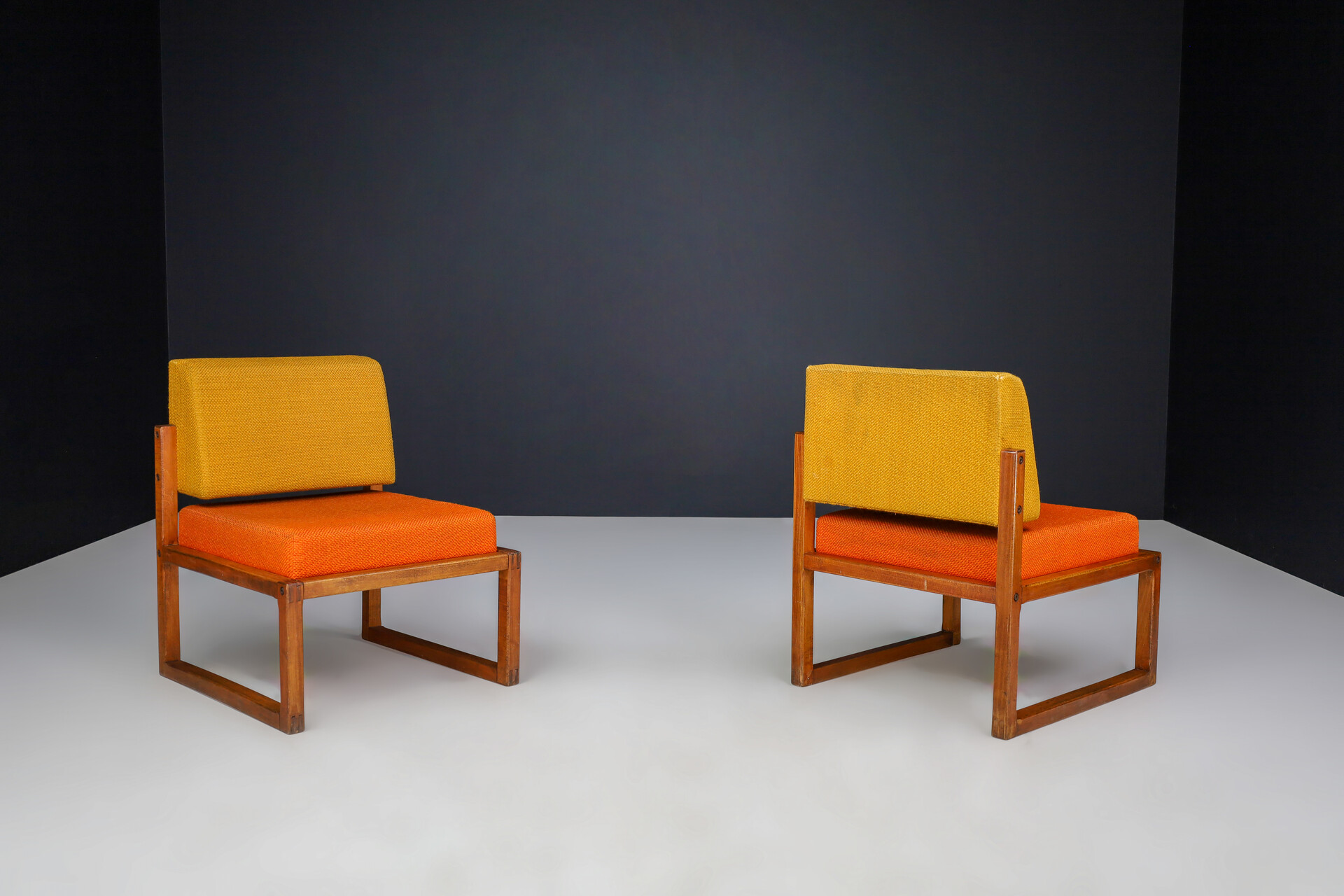 Mid century modern André Sornay Lounge chairs beech and fabric, France 1960s Mid-20th century