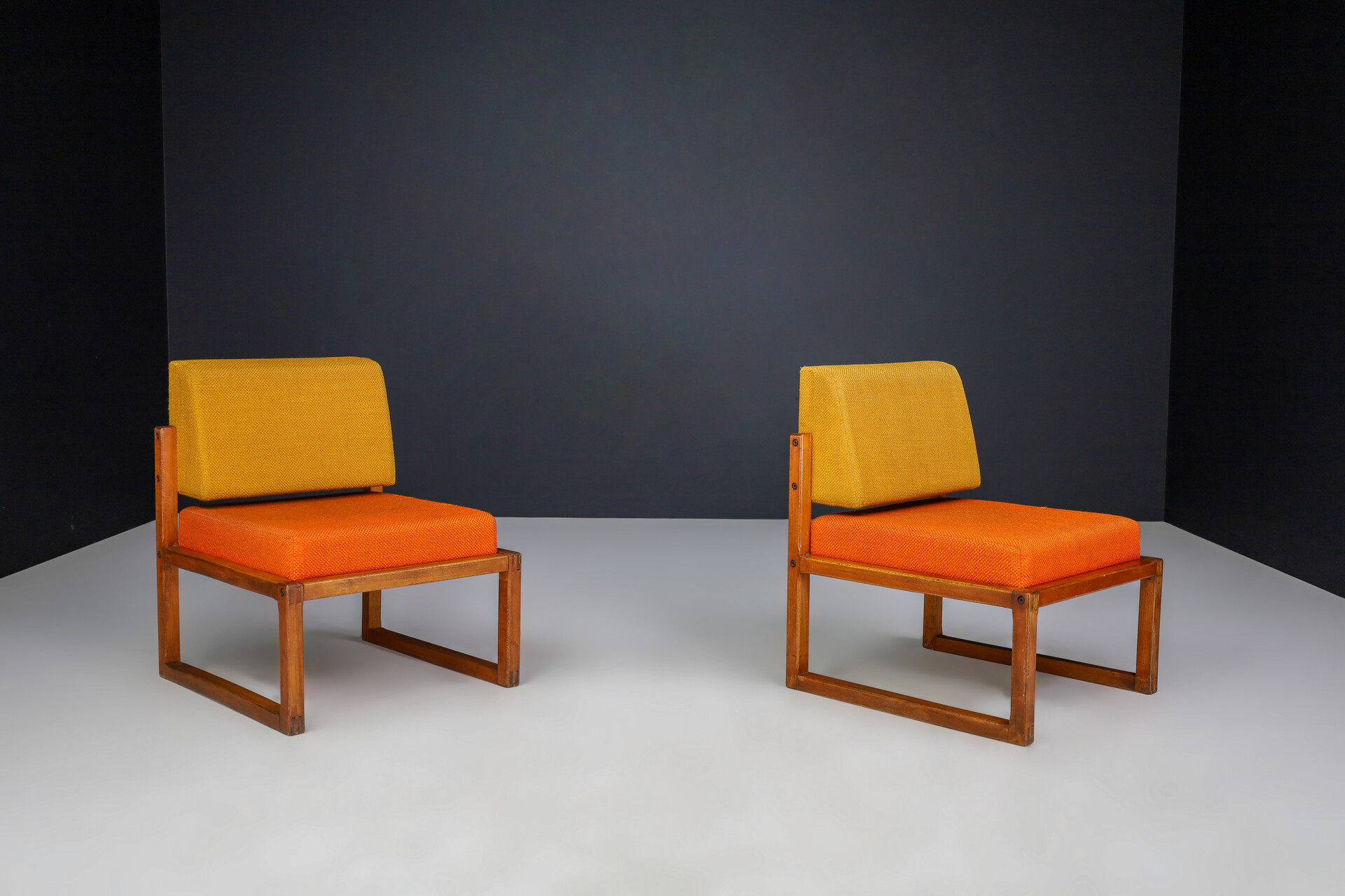 Mid century modern André Sornay Lounge chairs beech and fabric, France 1960s Mid-20th century