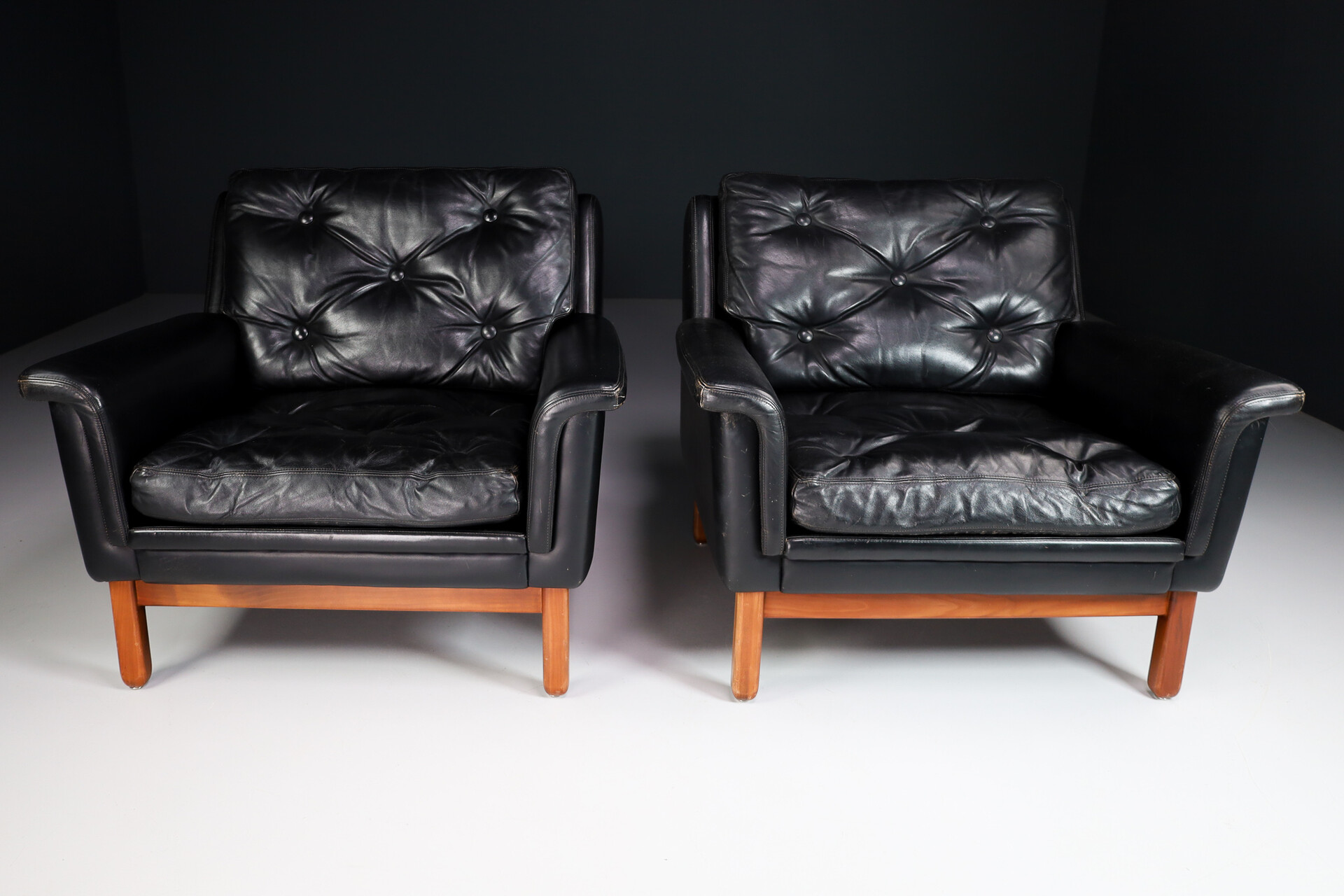 Mid century modern Armchairs / lounge chairs in Leather, Germany 1960s Mid-20th century