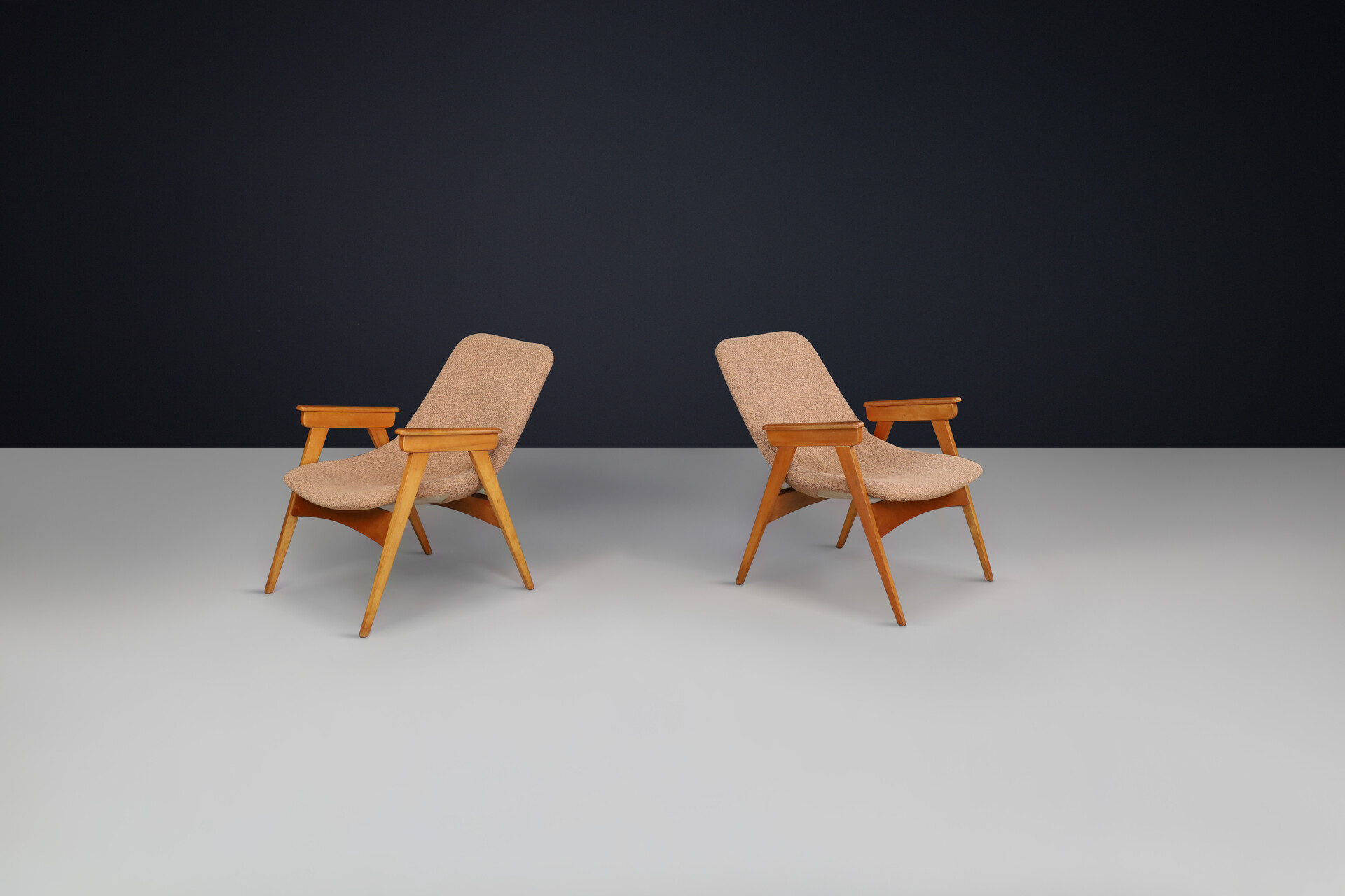 Mid century modern Beech and fiberglass easy chairs, CZ 1950s Mid-20th century