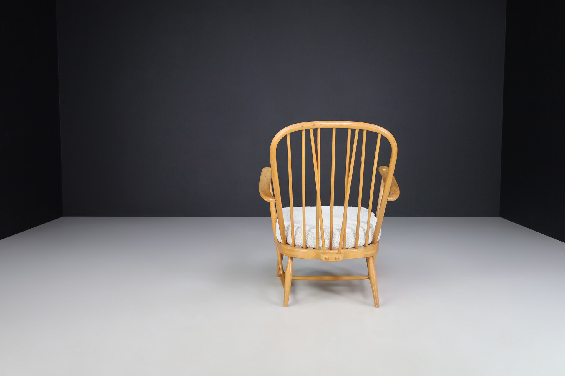 Mid century modern Beech Ercol Blonde Beech & Elm Windsor Lounge Chair with bouclé 1960s Mid-20th century