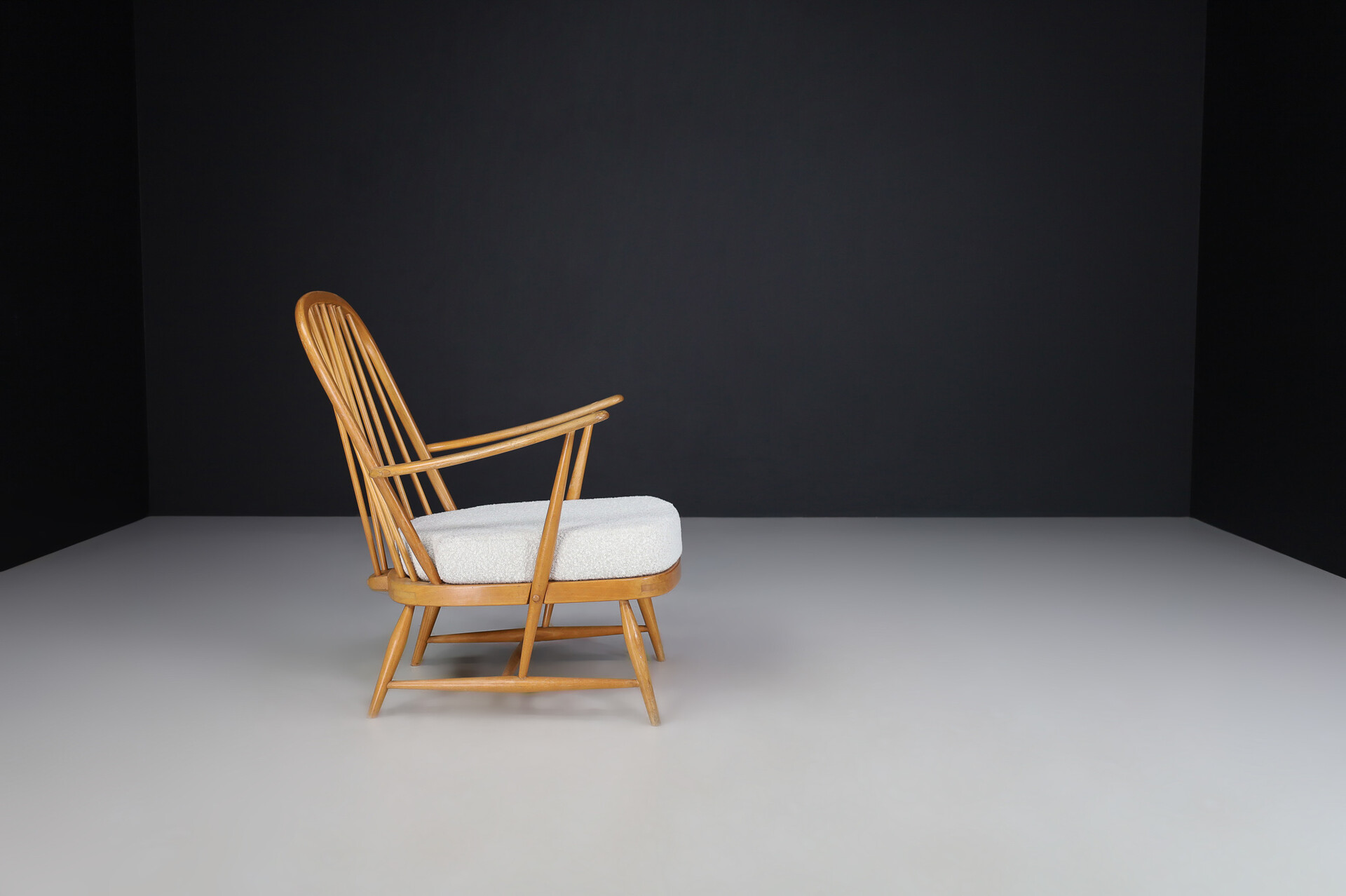 Mid century modern Beech Ercol Blonde Beech & Elm Windsor Lounge Chair with bouclé 1960s Mid-20th century