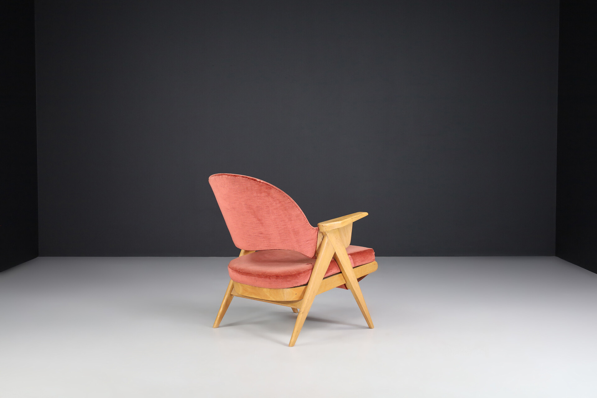 Mid century modern Blond Beech and Velvet easy chair, france 1960s Mid-20th century