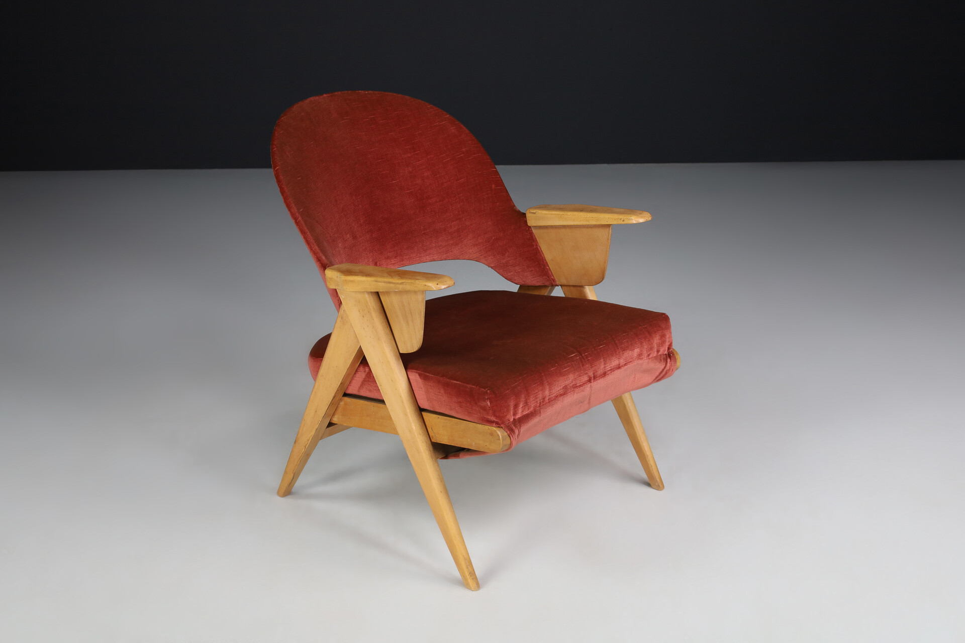 Mid century modern Blond Beech and Velvet easy chair, france 1960s Mid-20th century