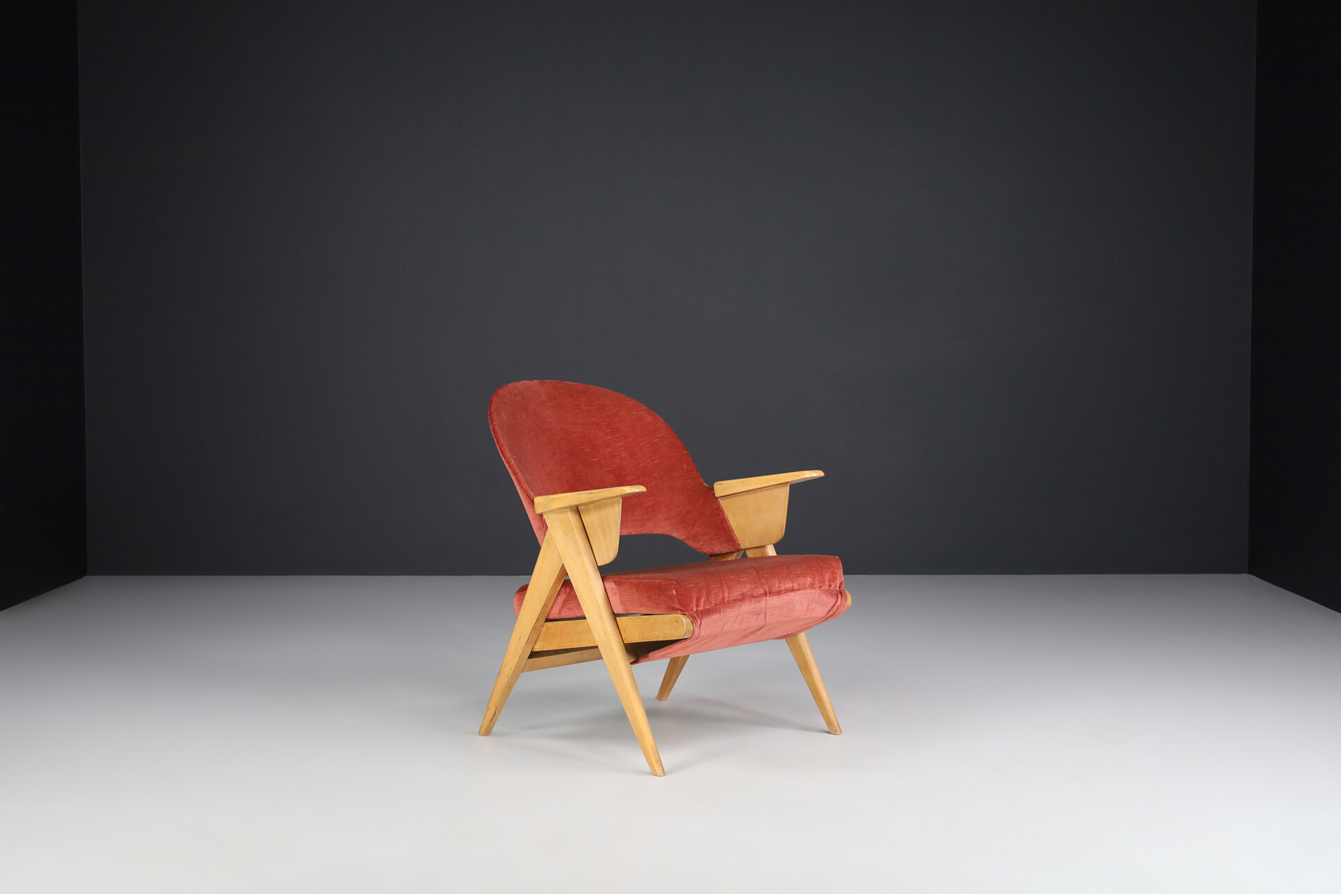 Mid century modern Blond Beech and Velvet easy chair, france 1960s Mid-20th century