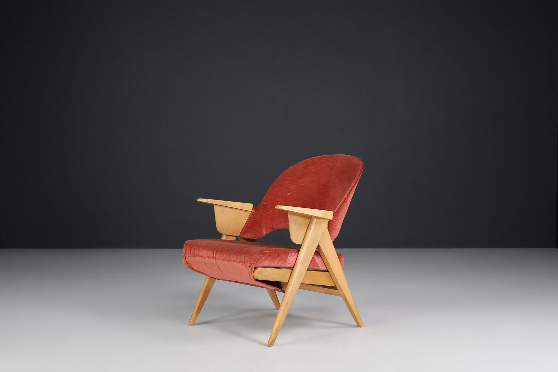 Mid century modern Blond Beech and Velvet easy chair, france 1960s Mid-20th century