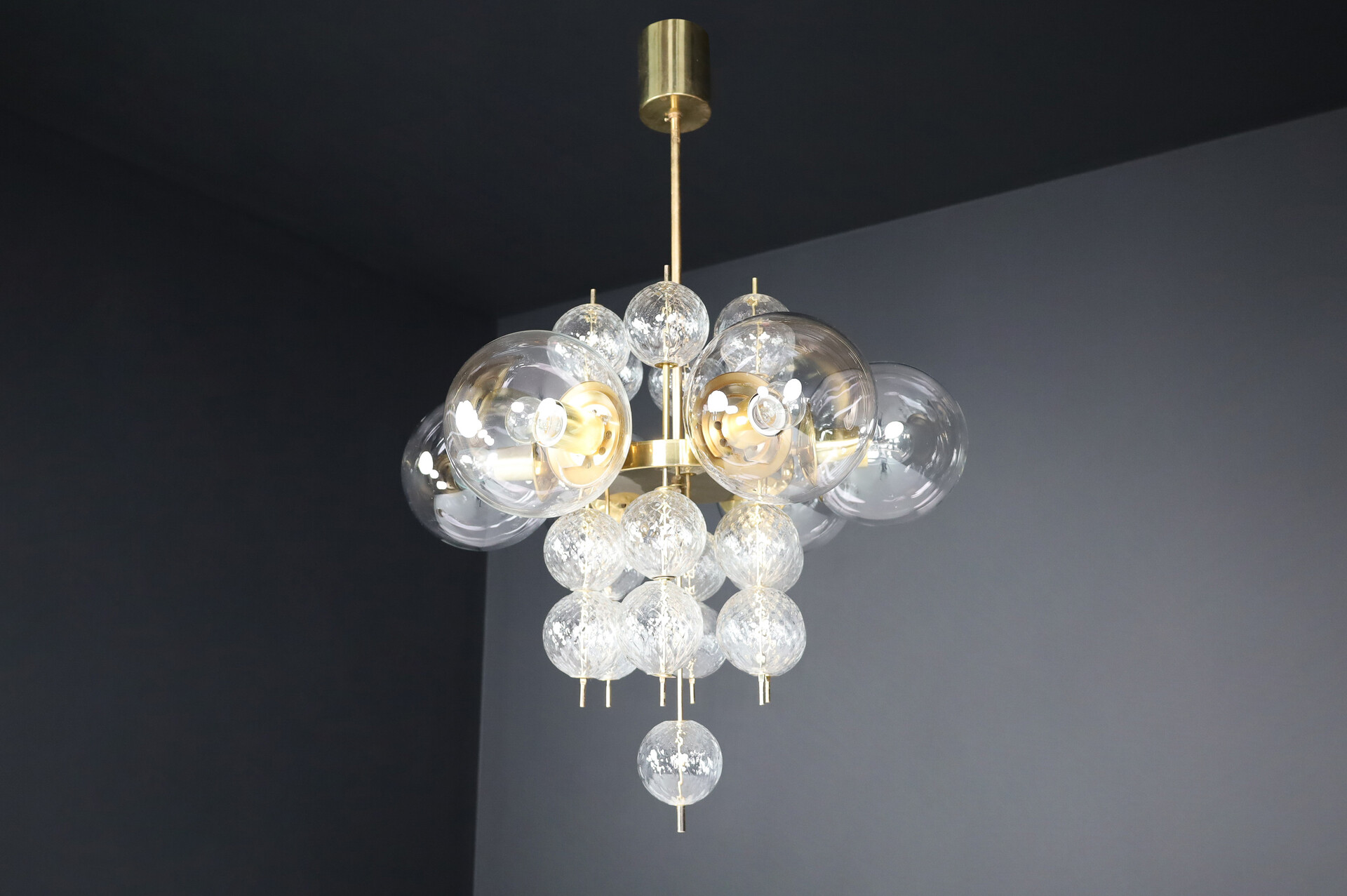 Mid century modern Chandelier with Brass Fixture and Hand-Blowed  Glass Globes, Preciosa Czech Republic 1960s Mid-20th century