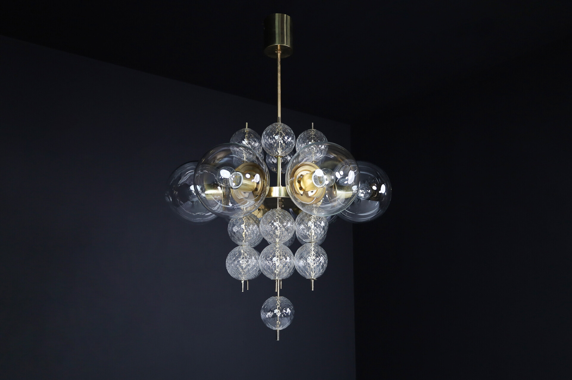 Mid century modern Chandelier with Brass Fixture and Hand-Blowed  Glass Globes, Preciosa Czech Republic 1960s Mid-20th century