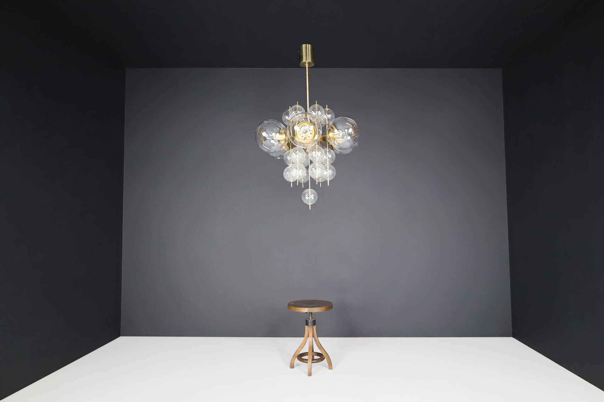 Mid century modern Chandelier with Brass Fixture and Hand-Blowed  Glass Globes, Preciosa Czech Republic 1960s Mid-20th century