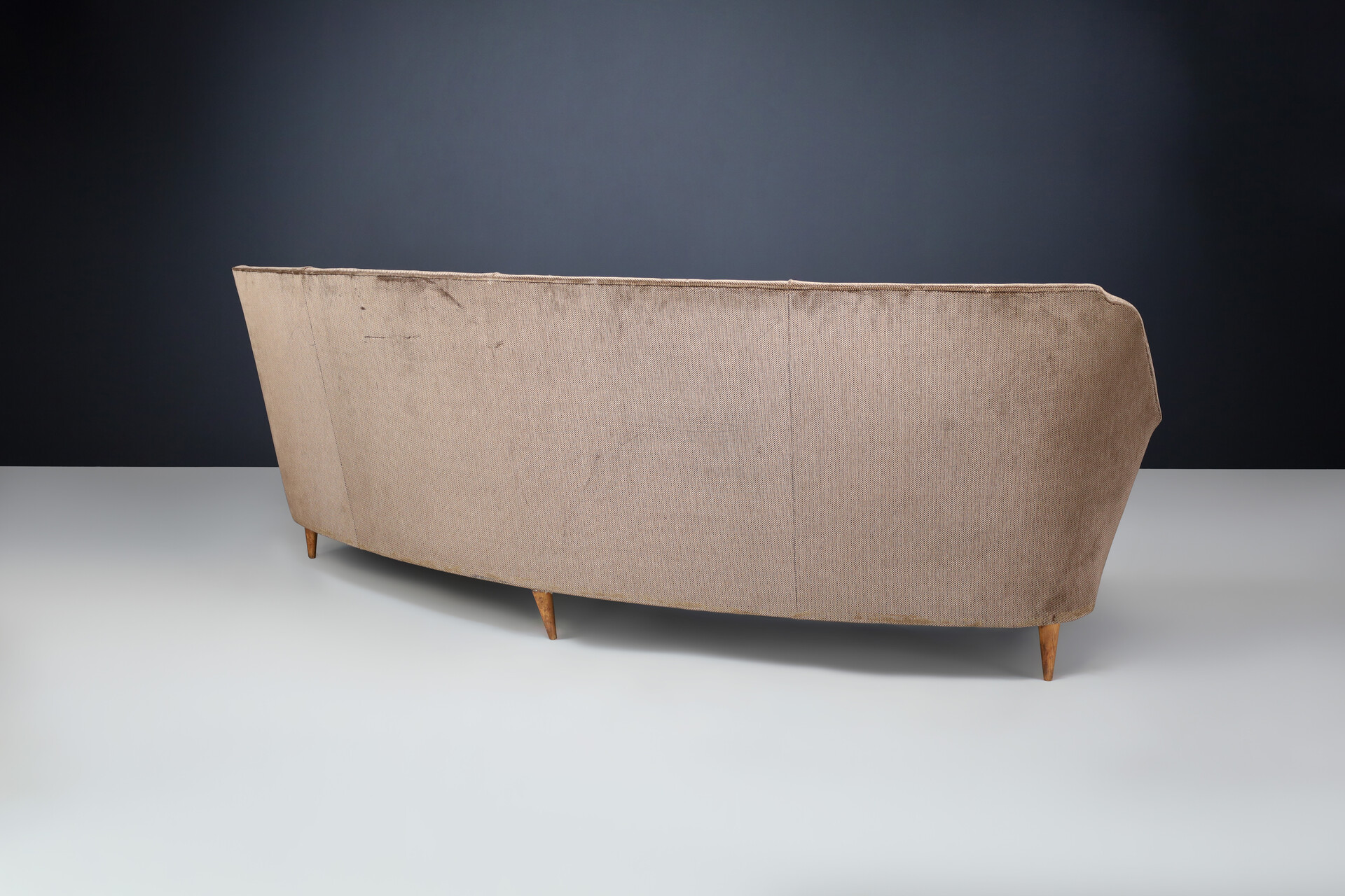 Mid century modern Curved Sofa by Ico Parisi in original Fabric, Italy, 1950s Mid-20th century