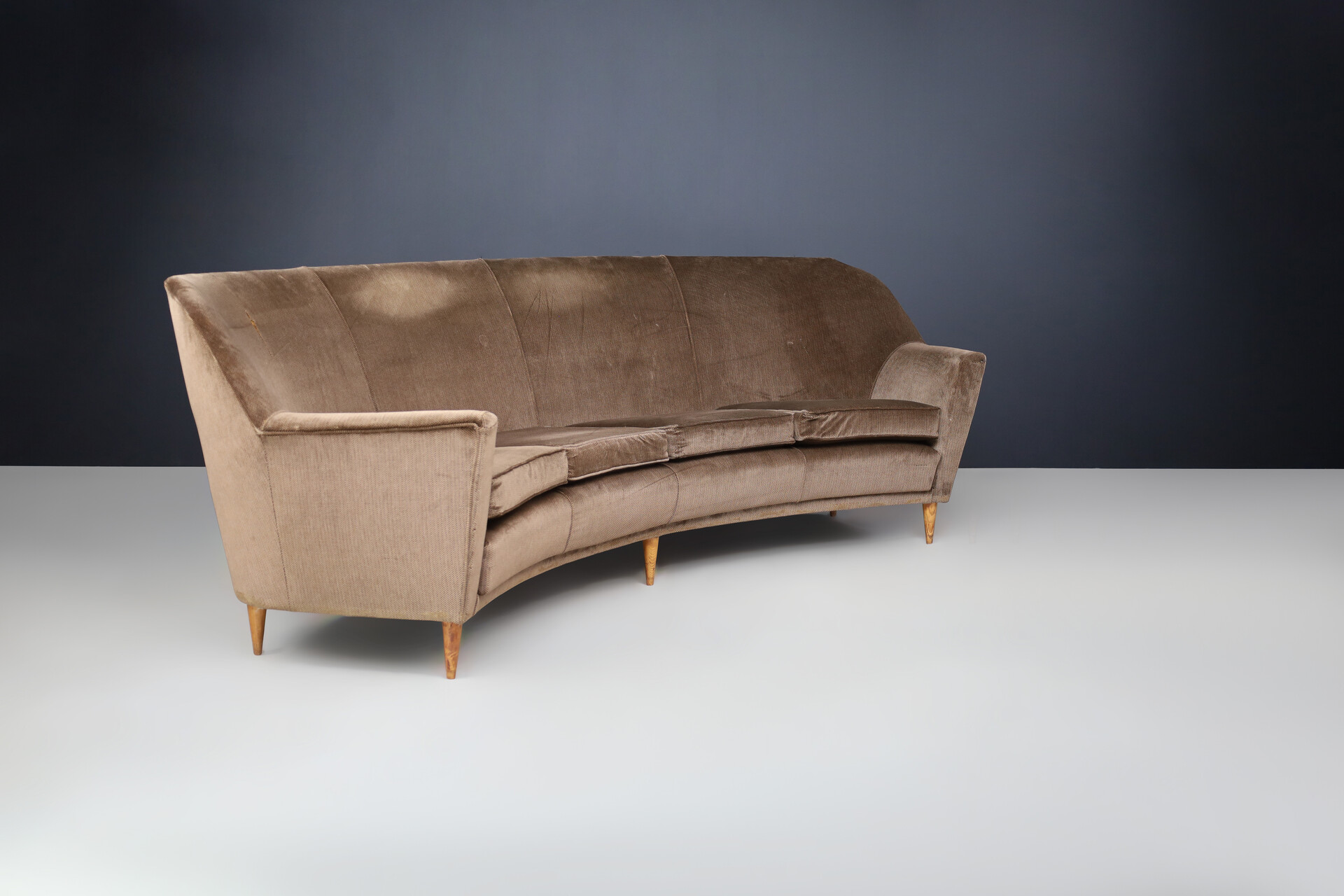 Mid century modern Curved Sofa by Ico Parisi in original Fabric, Italy, 1950s Mid-20th century