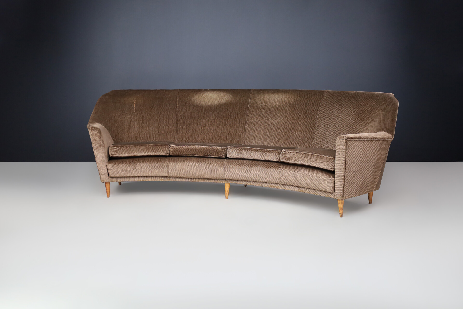 Mid century modern Curved Sofa by Ico Parisi in original Fabric, Italy, 1950s Mid-20th century