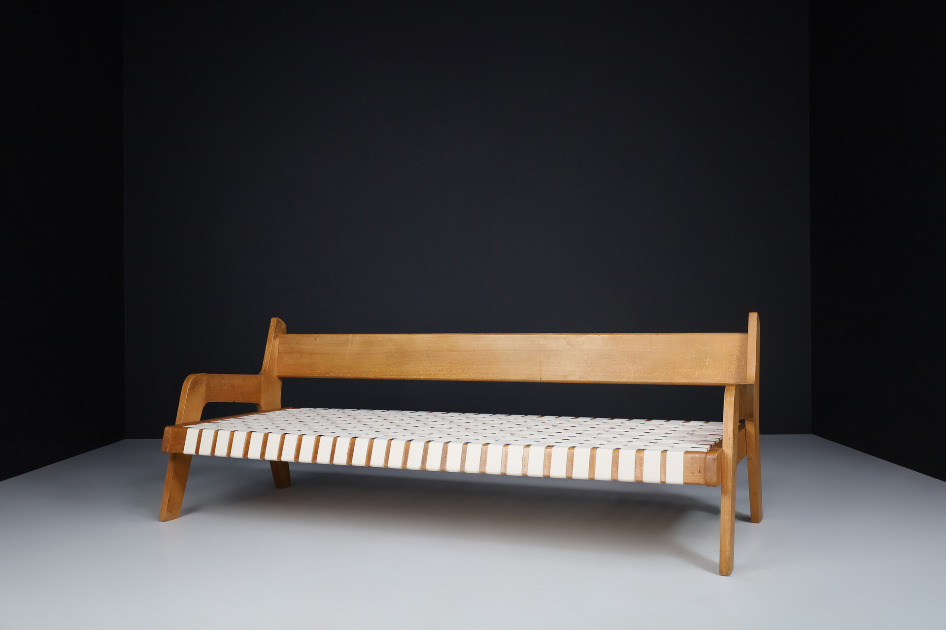 Mid century deals modern daybed frame