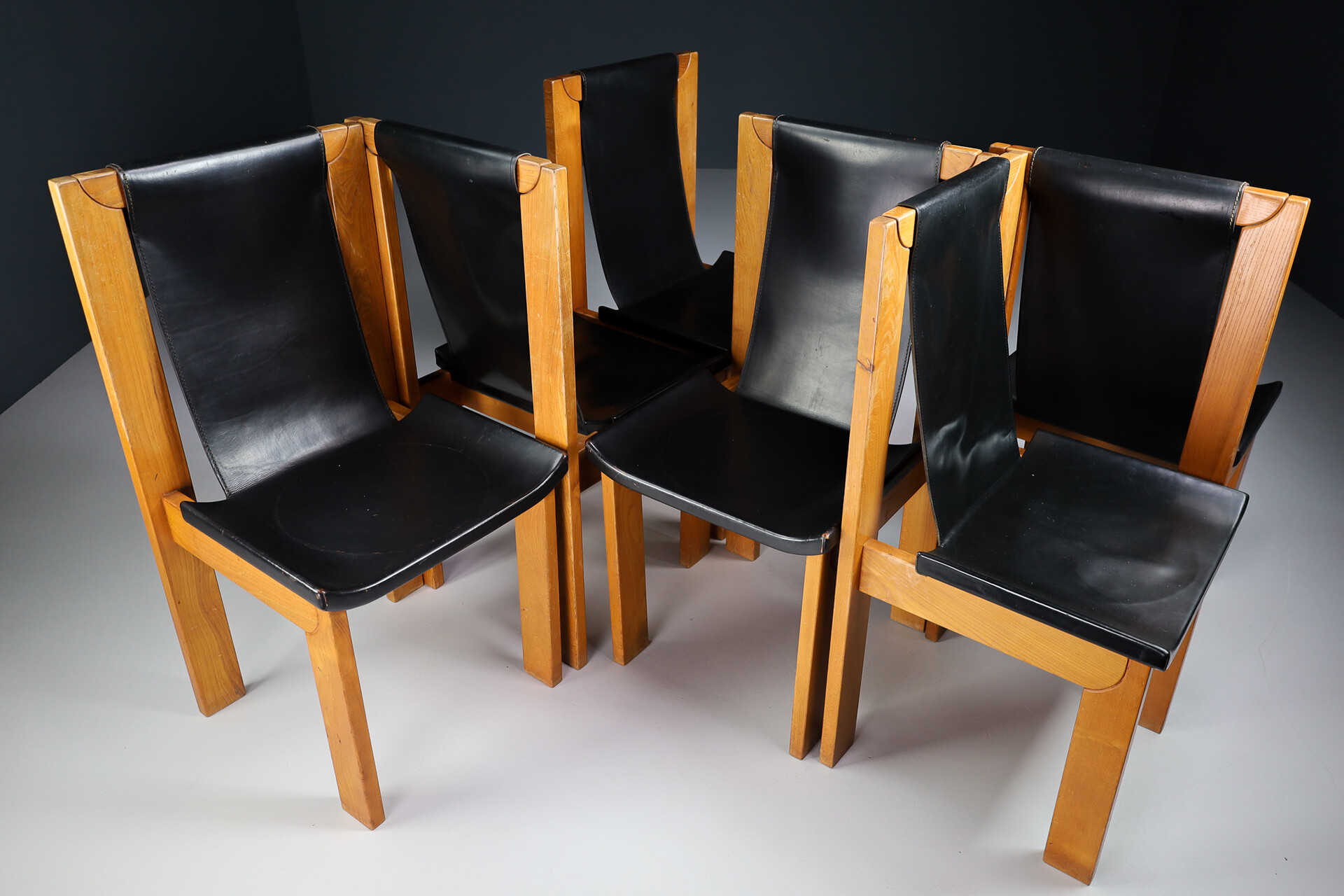 Mid century modern Dining chairs in elm and leather, France 1970s Late-20th century