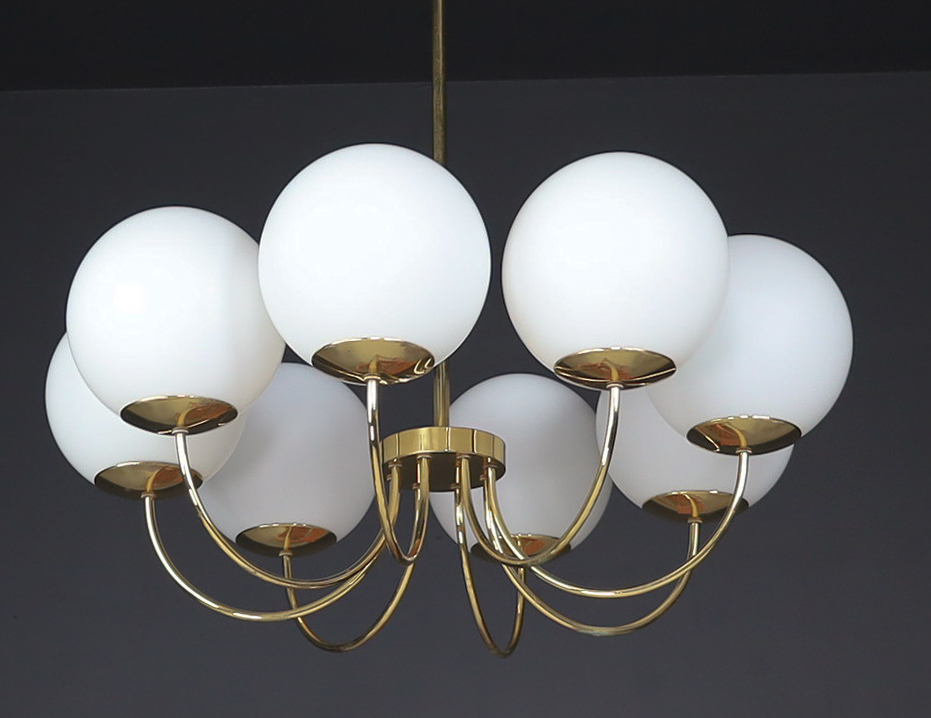 Mid century modern Elegant Chandeliers with Brass fixture and Opaline glass Globes, Italy 1960s Mid-20th century