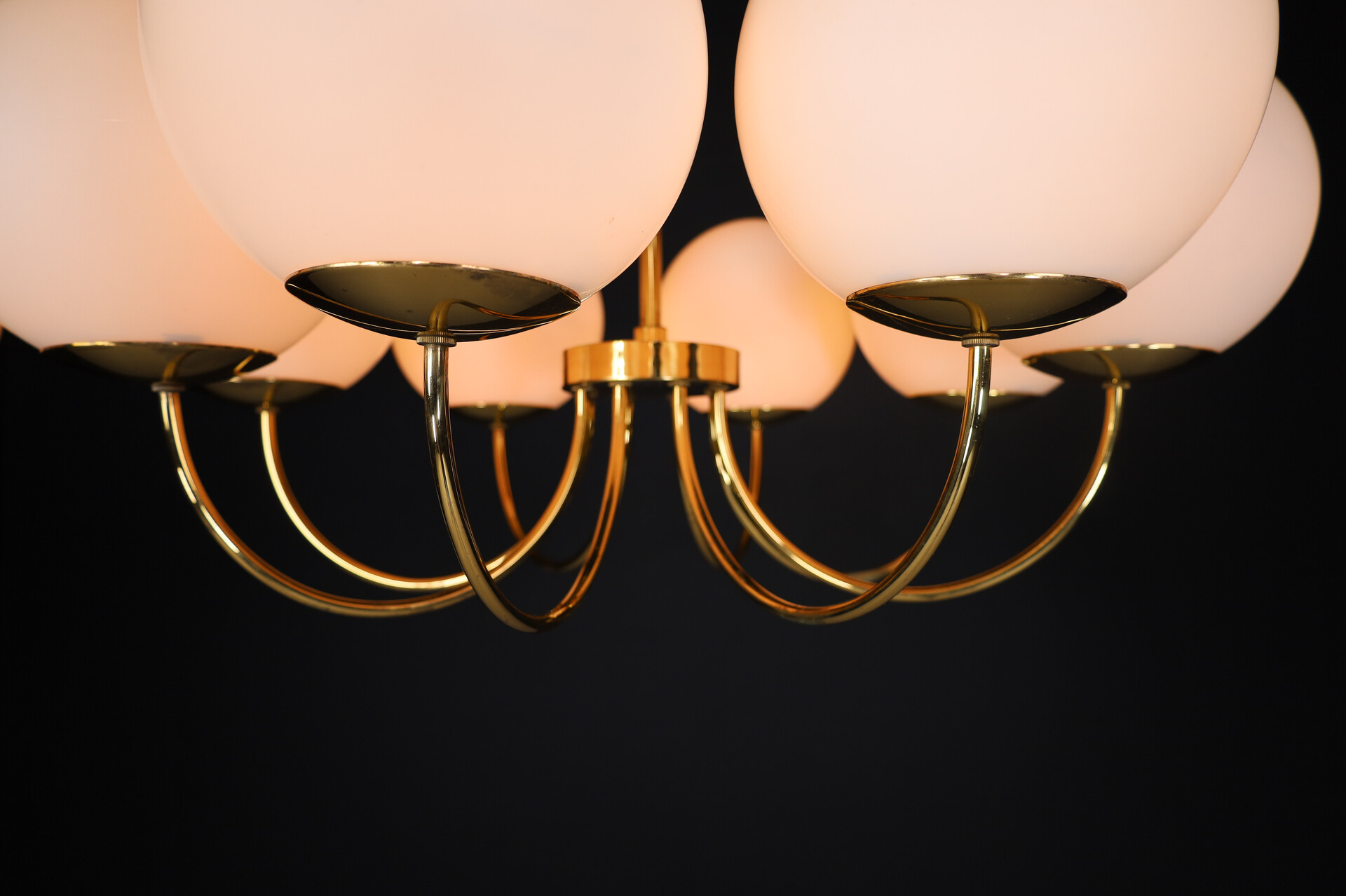 Mid century modern Elegant Chandeliers with Brass fixture and Opaline glass Globes, Italy 1960s Mid-20th century