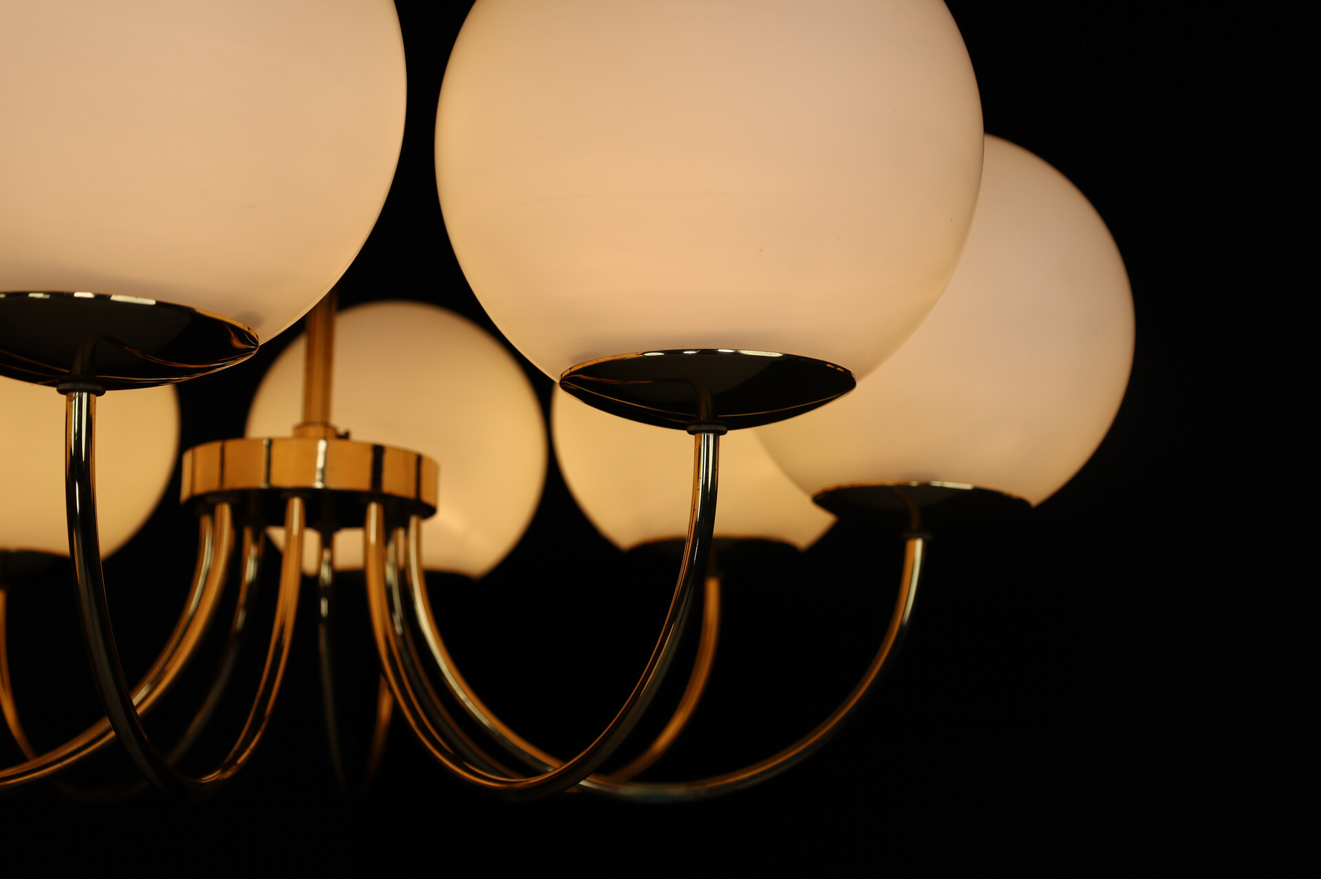 Mid century modern Elegant Chandeliers with Brass fixture and Opaline glass Globes, Italy 1960s Mid-20th century