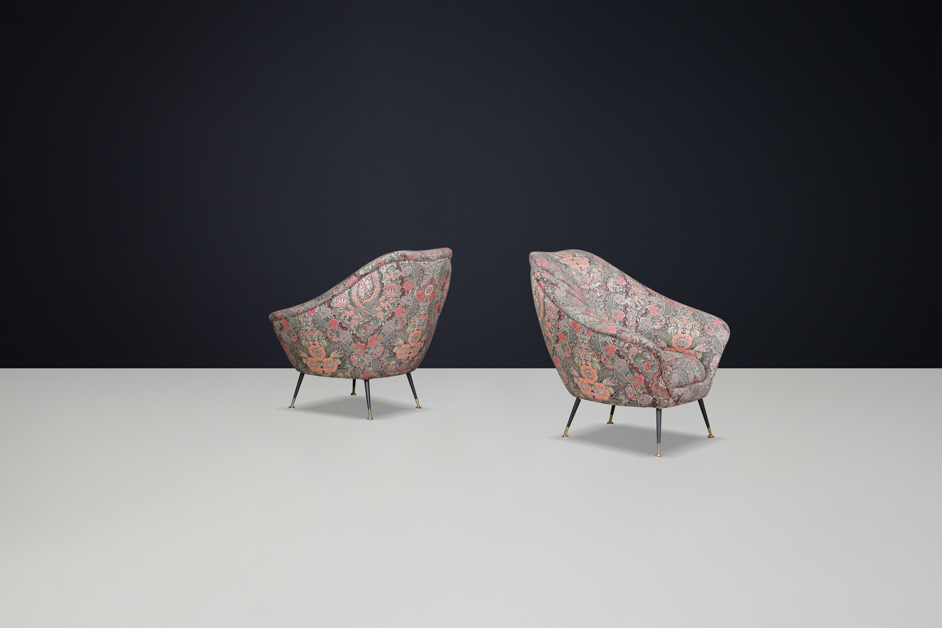 Mid century modern Federico Munari Armchairs in Original Floral Upholstery with Brass Feets, Italy 1950s Mid-20th century