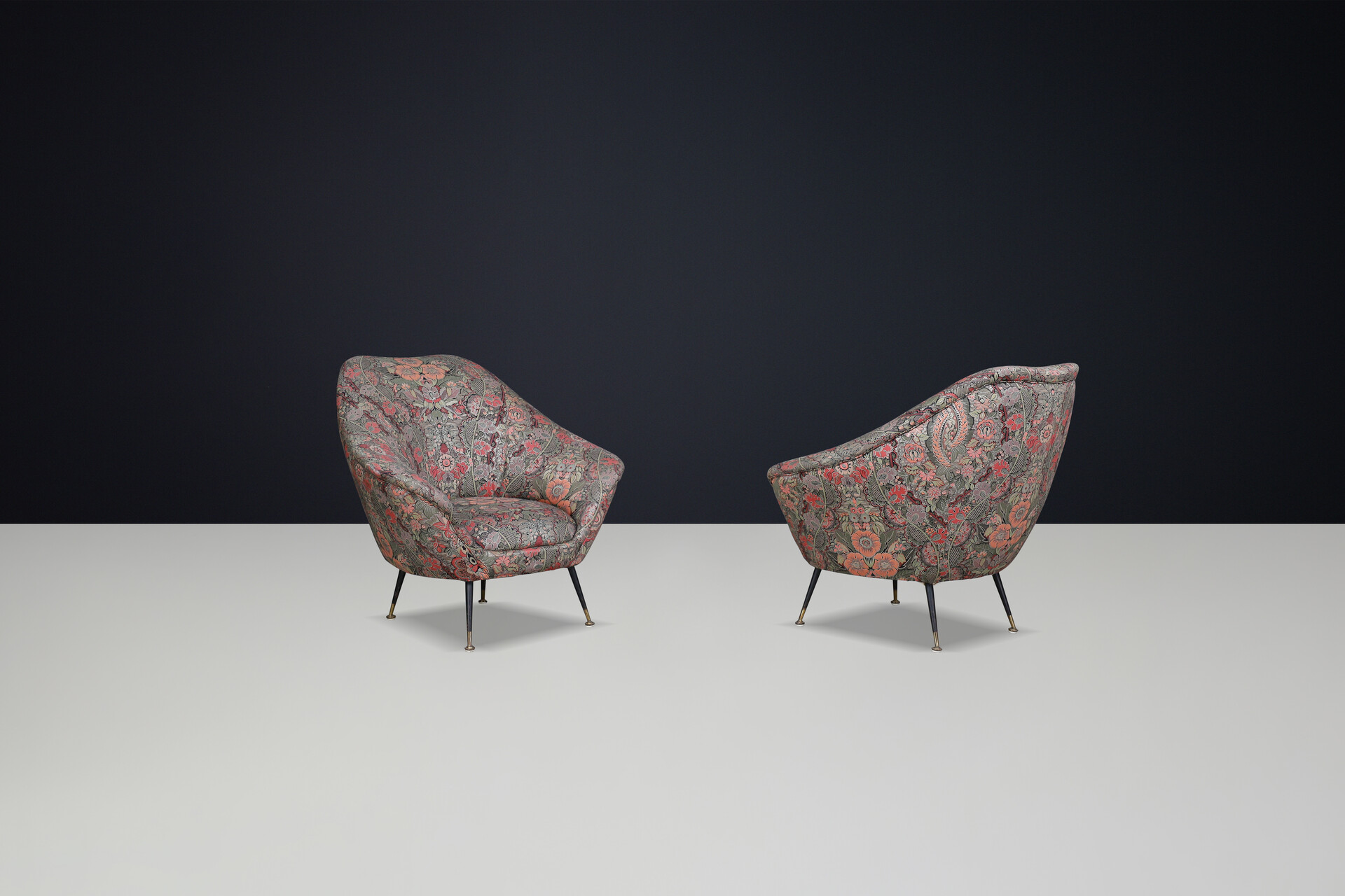 Mid century modern Federico Munari Armchairs in Original Floral Upholstery with Brass Feets, Italy 1950s Mid-20th century